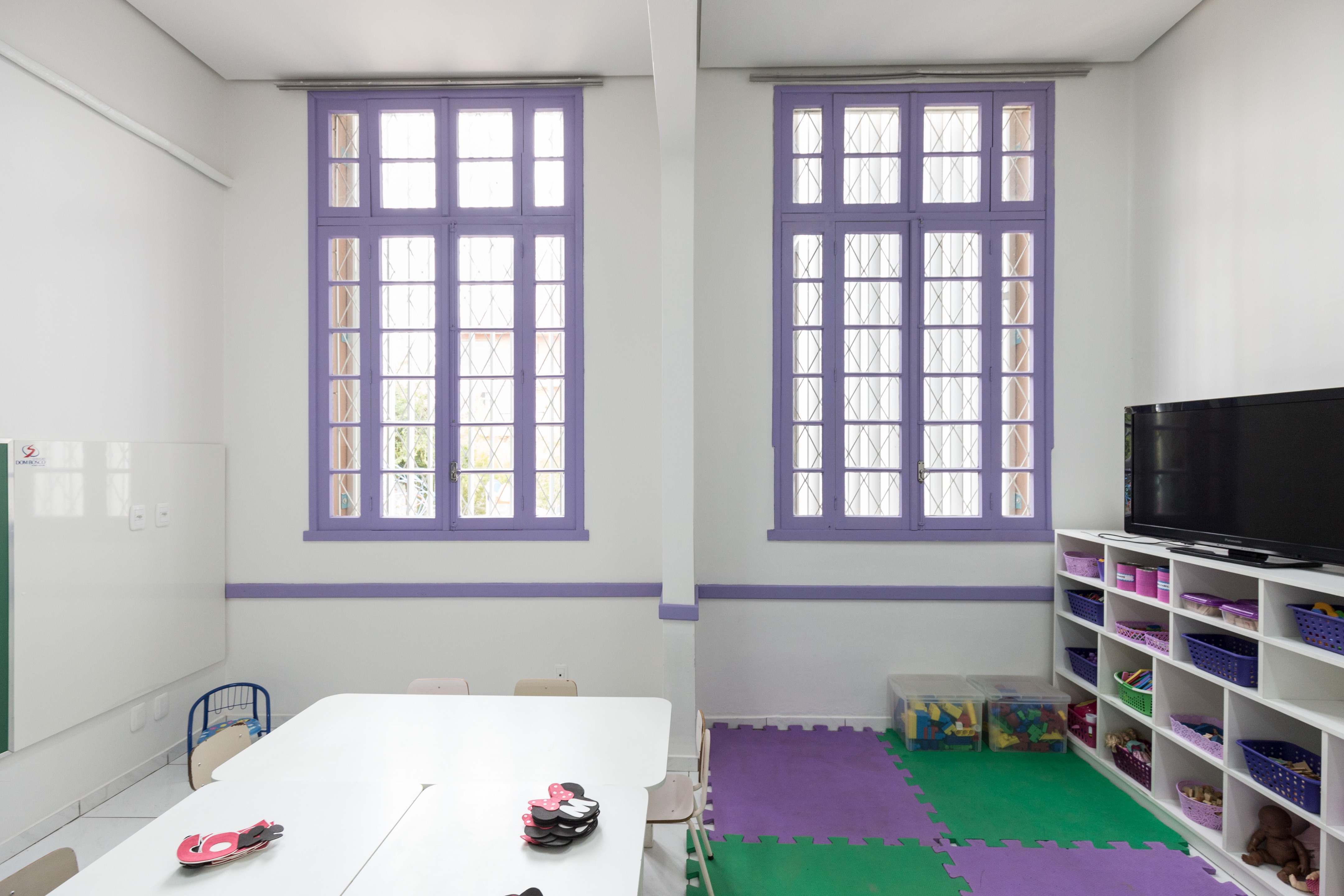 巴西幼儿园色彩斑斓的空间设计-46