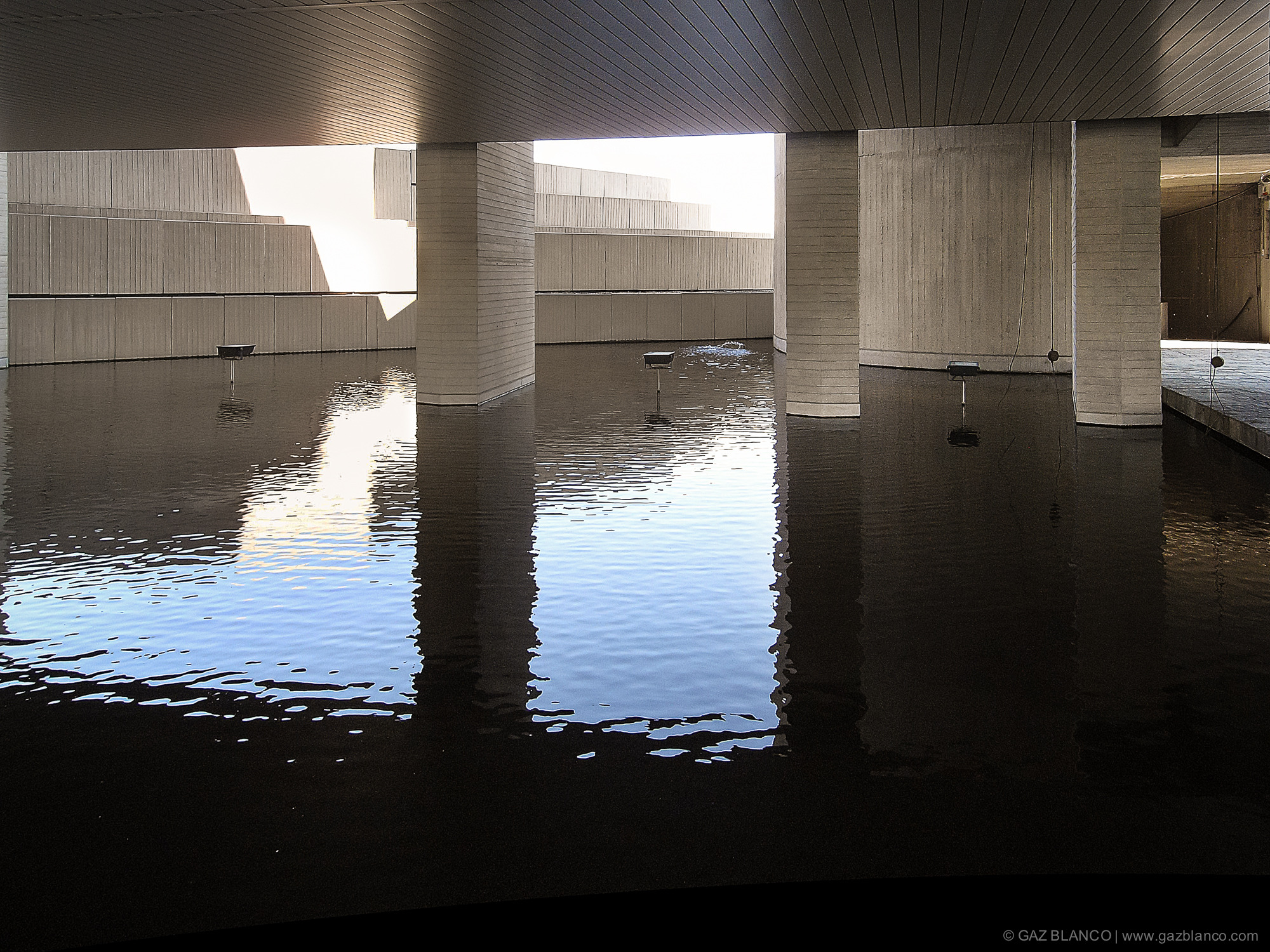 奥斯卡·尼迈耶的意大利 Mondadori 大厦 | 现代建筑的华美乐章-25