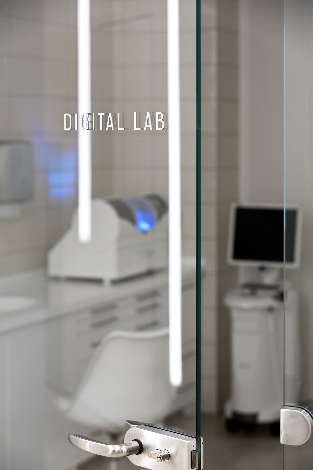 数字牙科诊所 TEFI——现代医疗空间的艺术诠释-11