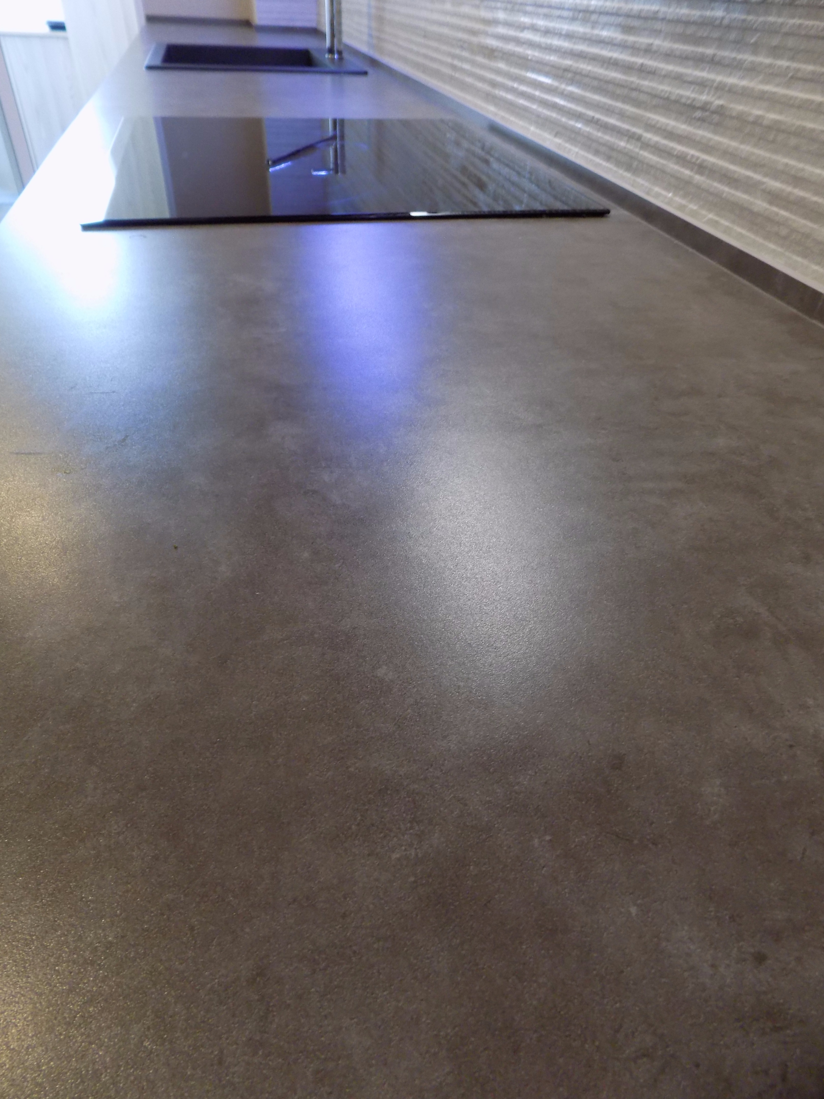 现代复古厨房，工业风与早餐文化的完美融合-20