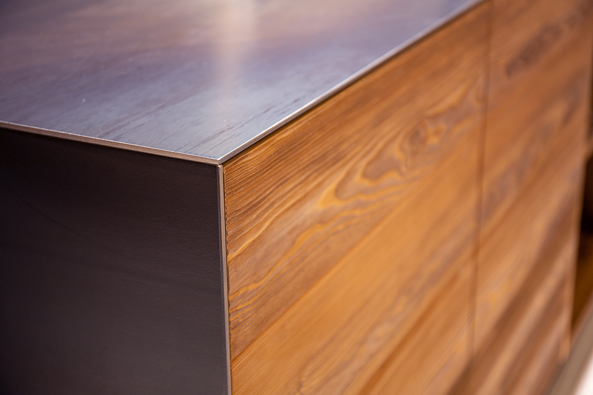 温暖木质与现代铁艺的优雅融合-11