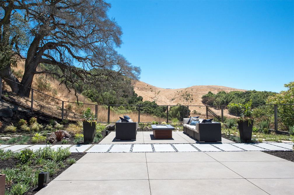 加州 Irvine 现代景观设计 | 混凝土火炉、耐旱植物、ipe 木 deck-3