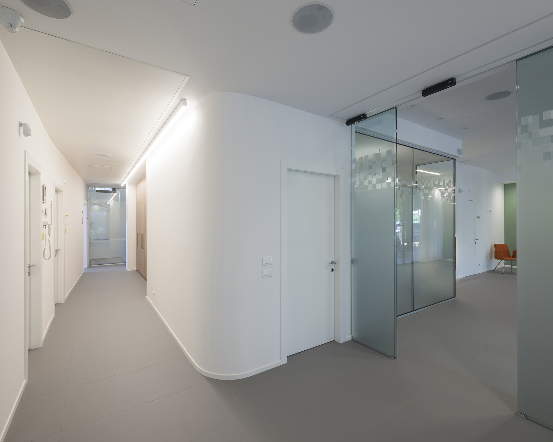 Cantarella 牙科诊所 | 自然光与色彩的巧妙运用-5