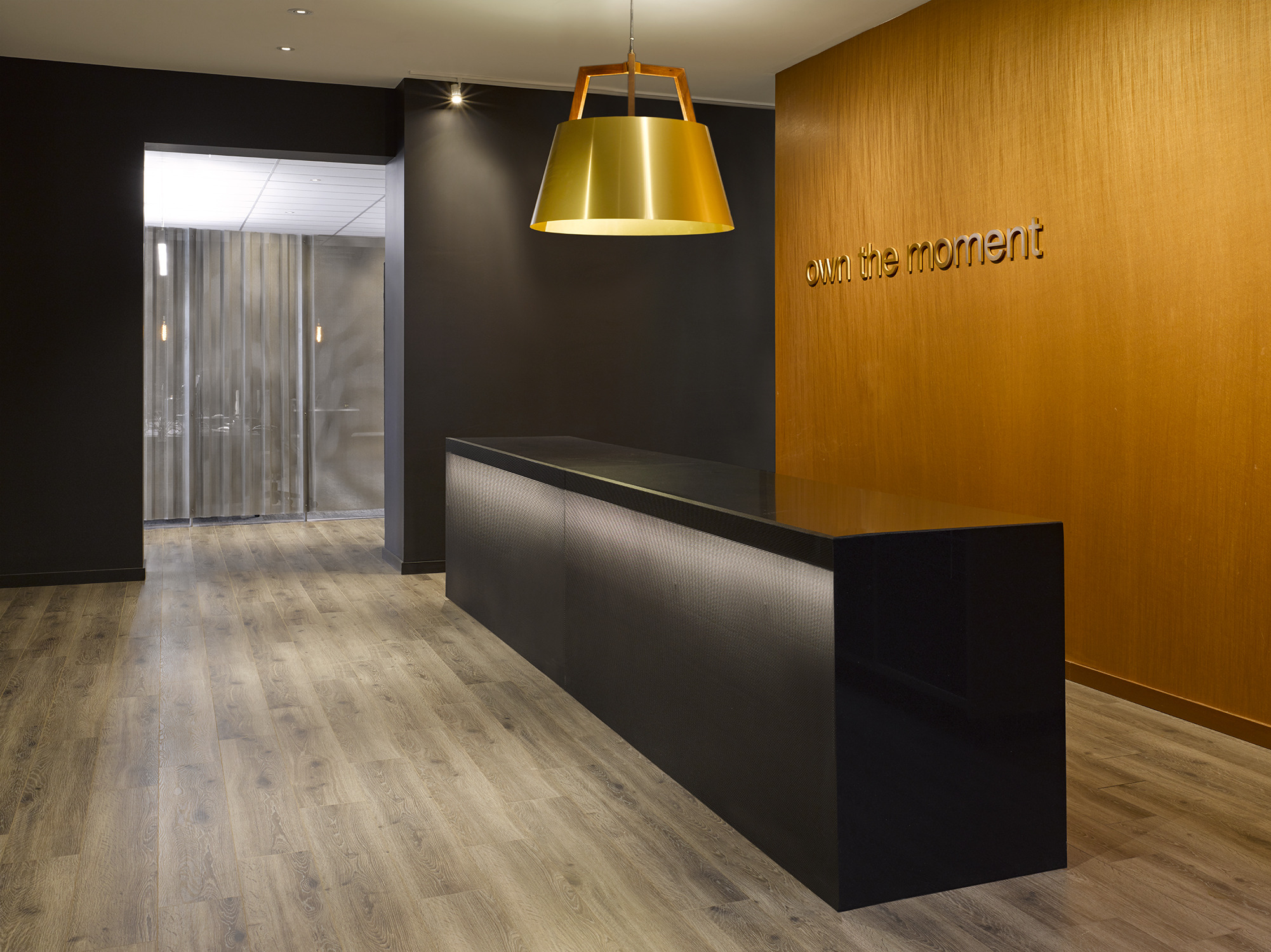 金属网格营造的茶香办公空间-6