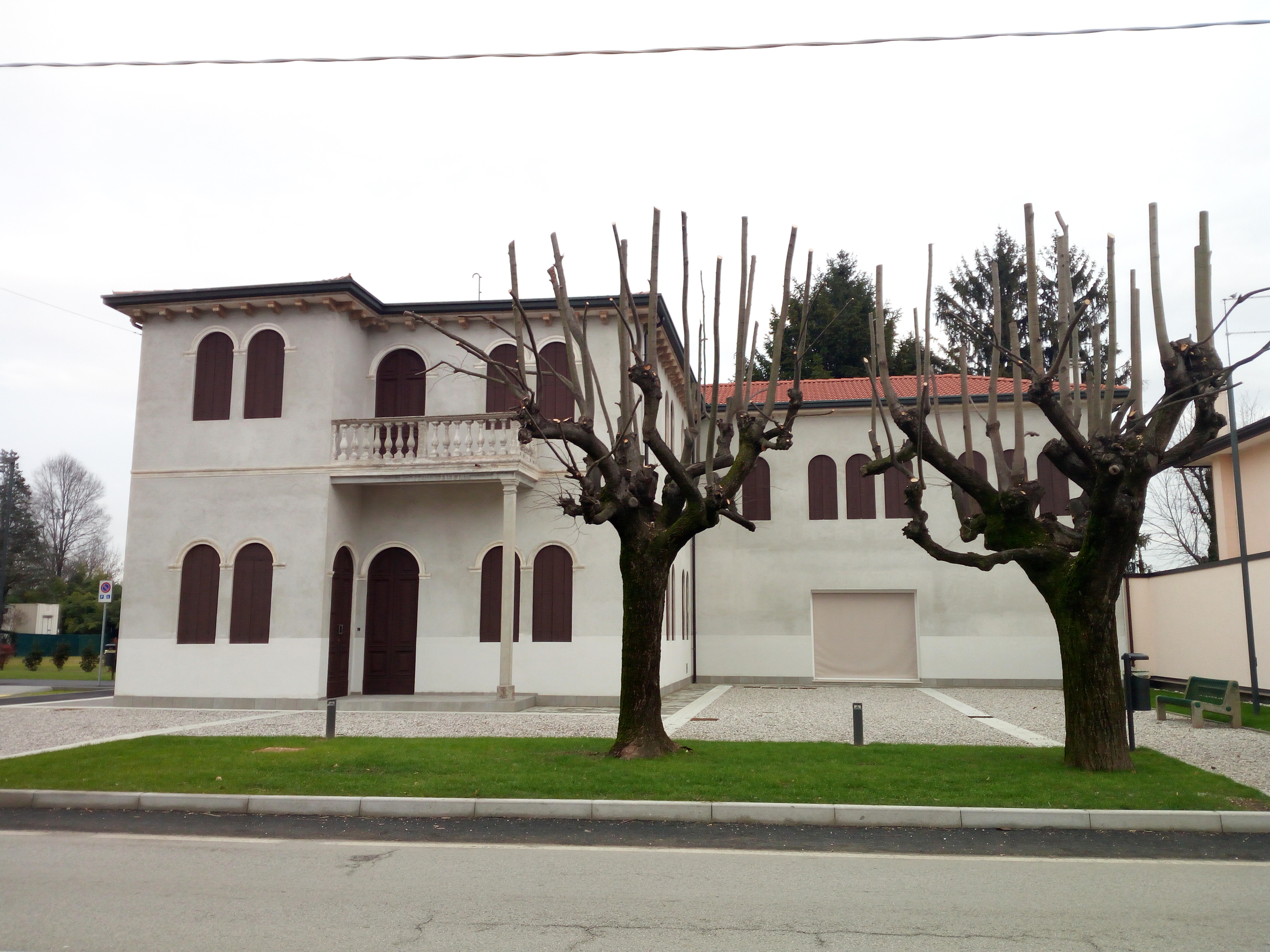 城市更新典范 | 意大利幼儿园变身医疗中心-1