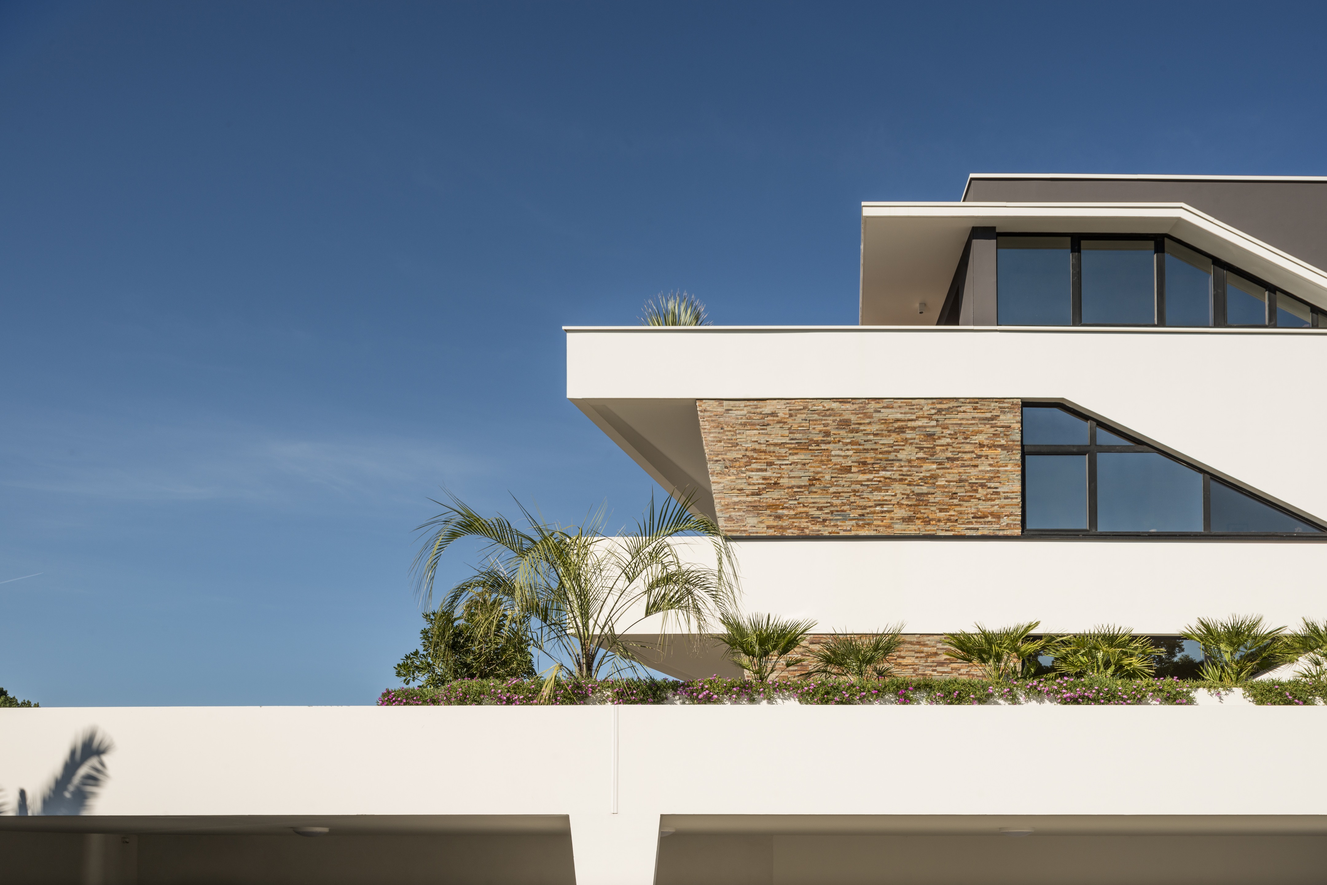 法国安吉特海滨公寓与办公建筑-19