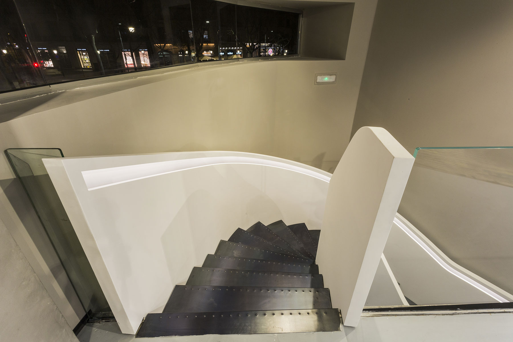 巴塞罗那 DIESEL 商店螺旋楼梯设计-3