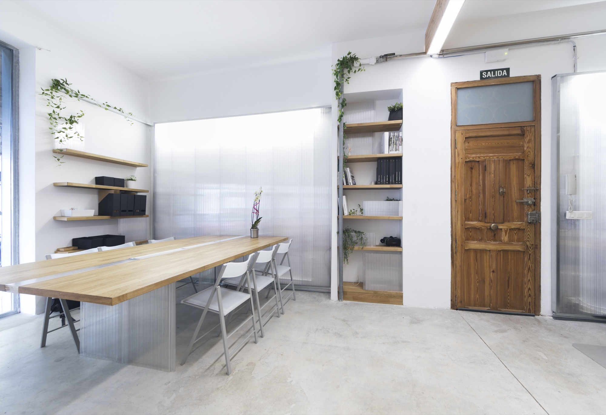 创新材料诠释 Ruzafa 社区精神的室内设计-2