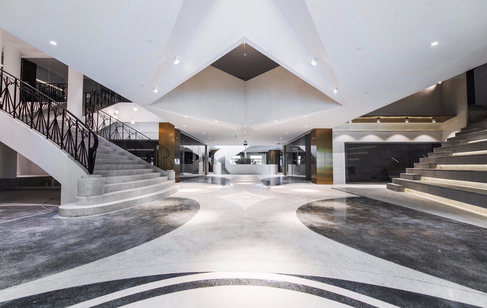 WE+复兴广场 | 法式园林与旧建筑的完美融合-2