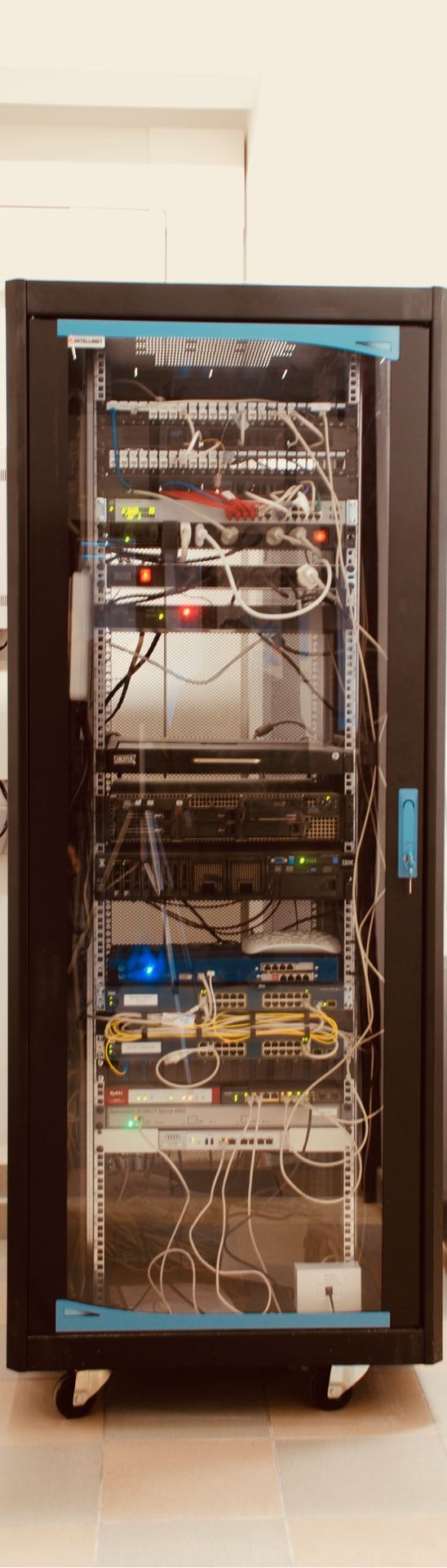 意大利 Polmac 公司总部工厂室内设计案例-6