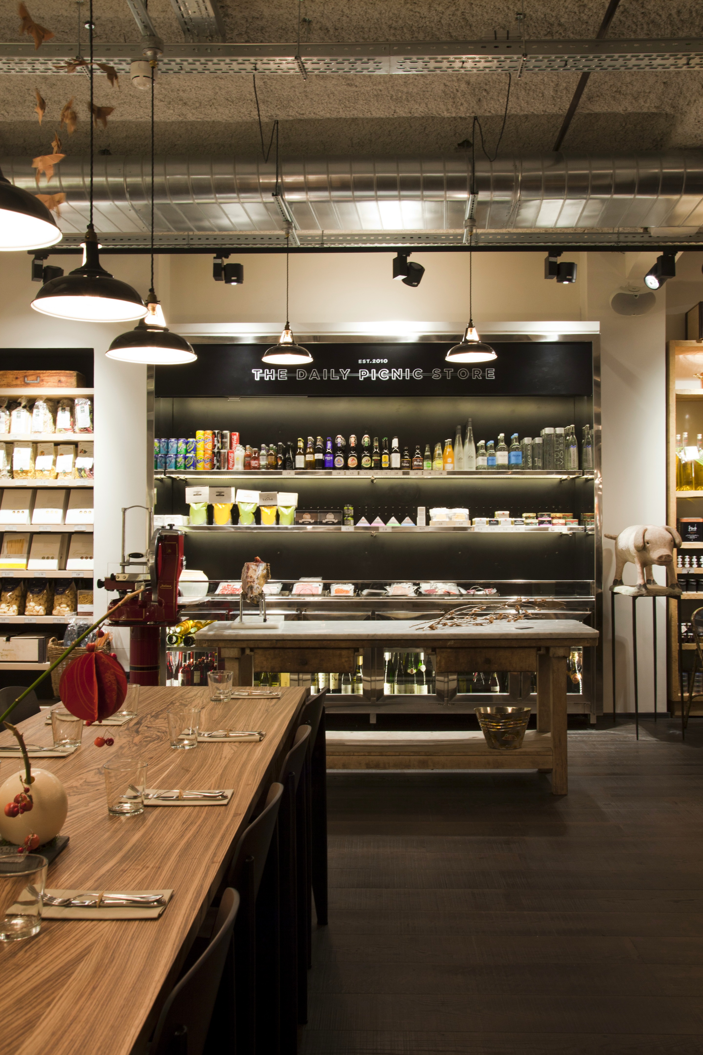 Cornelia & Co 餐厅 | 融入生活的美食空间-10