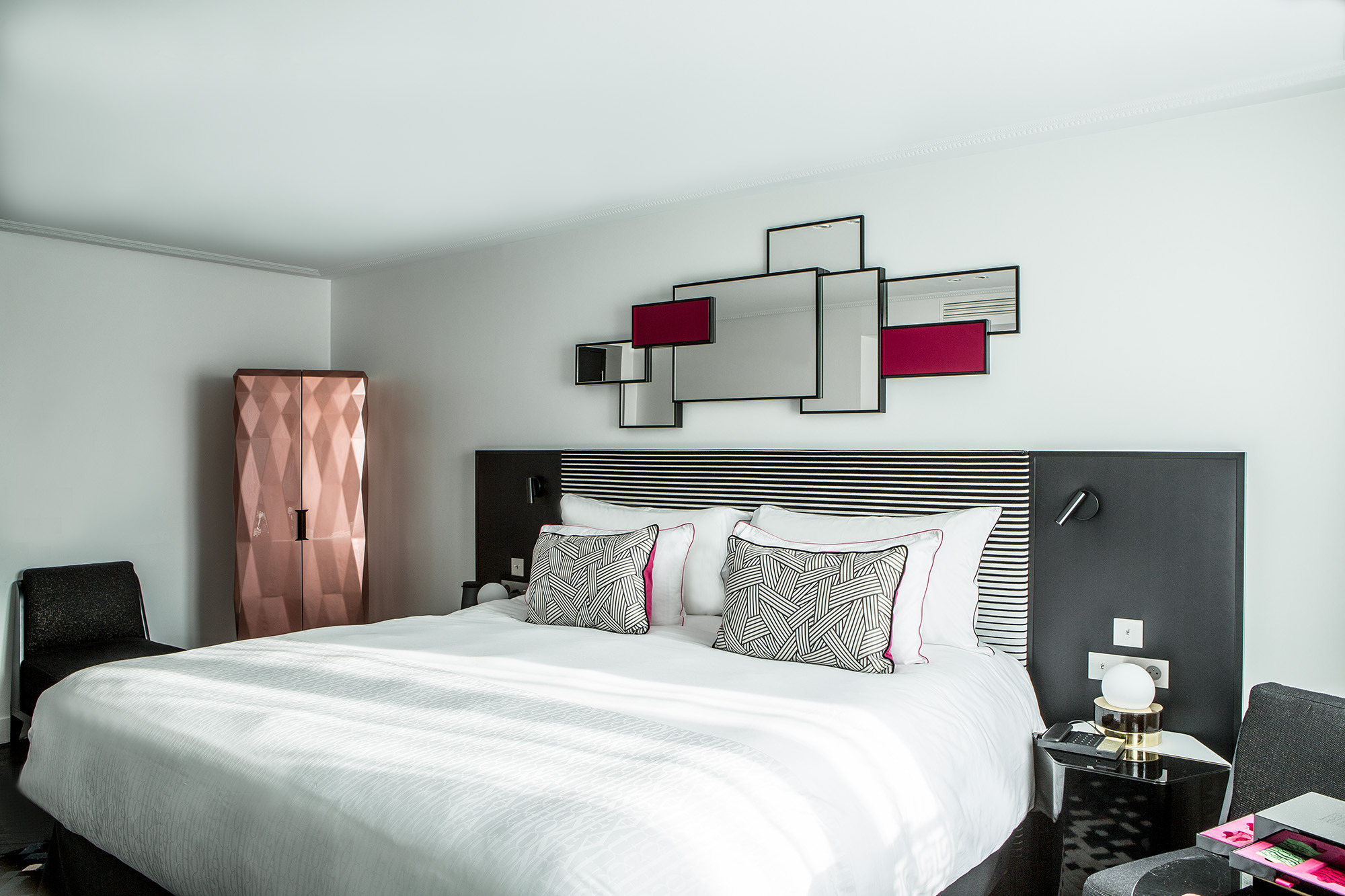 巴黎馥颂酒店 | 粉色与黑色演绎的法式浪漫-43