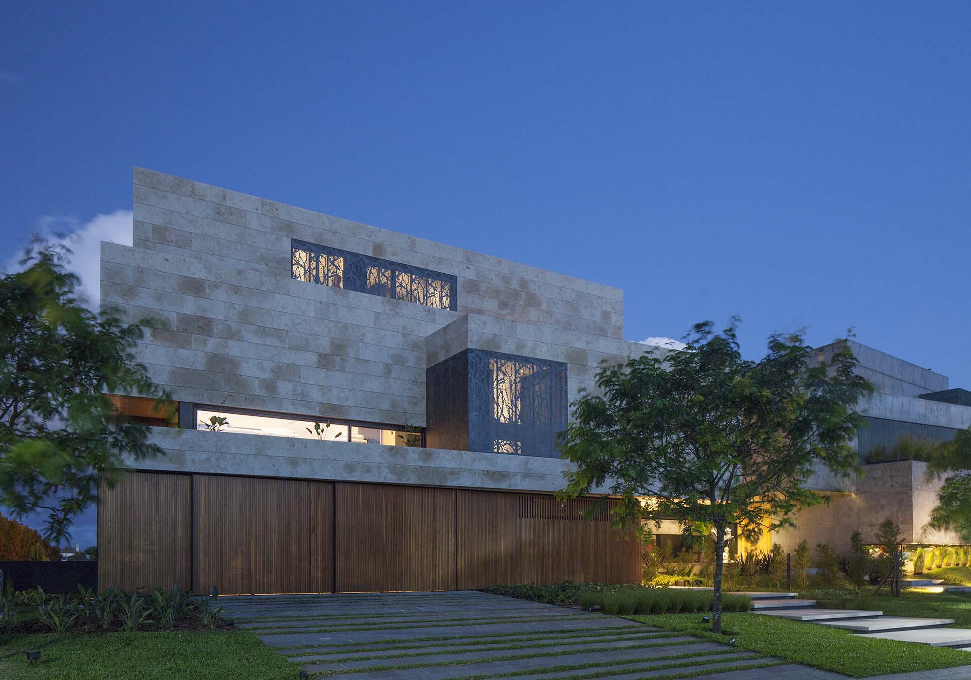 Buenos Aires 湖畔别墅 | 温暖材料与自然融合-2