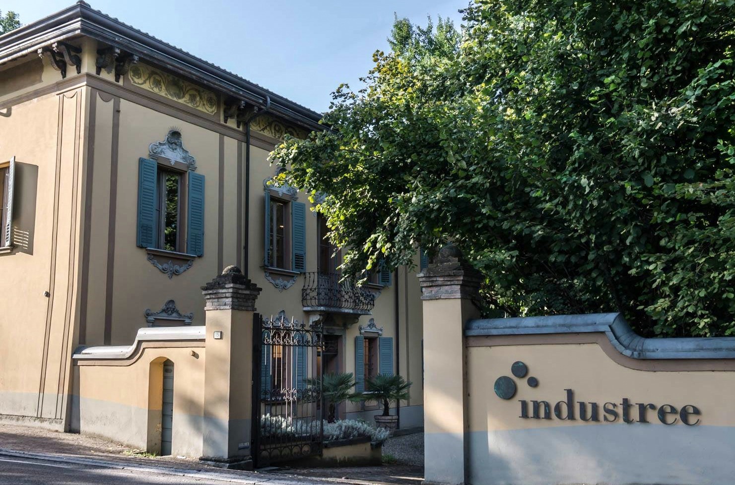 2011 年历史建筑复兴之作——私人企业总部室内设计-0