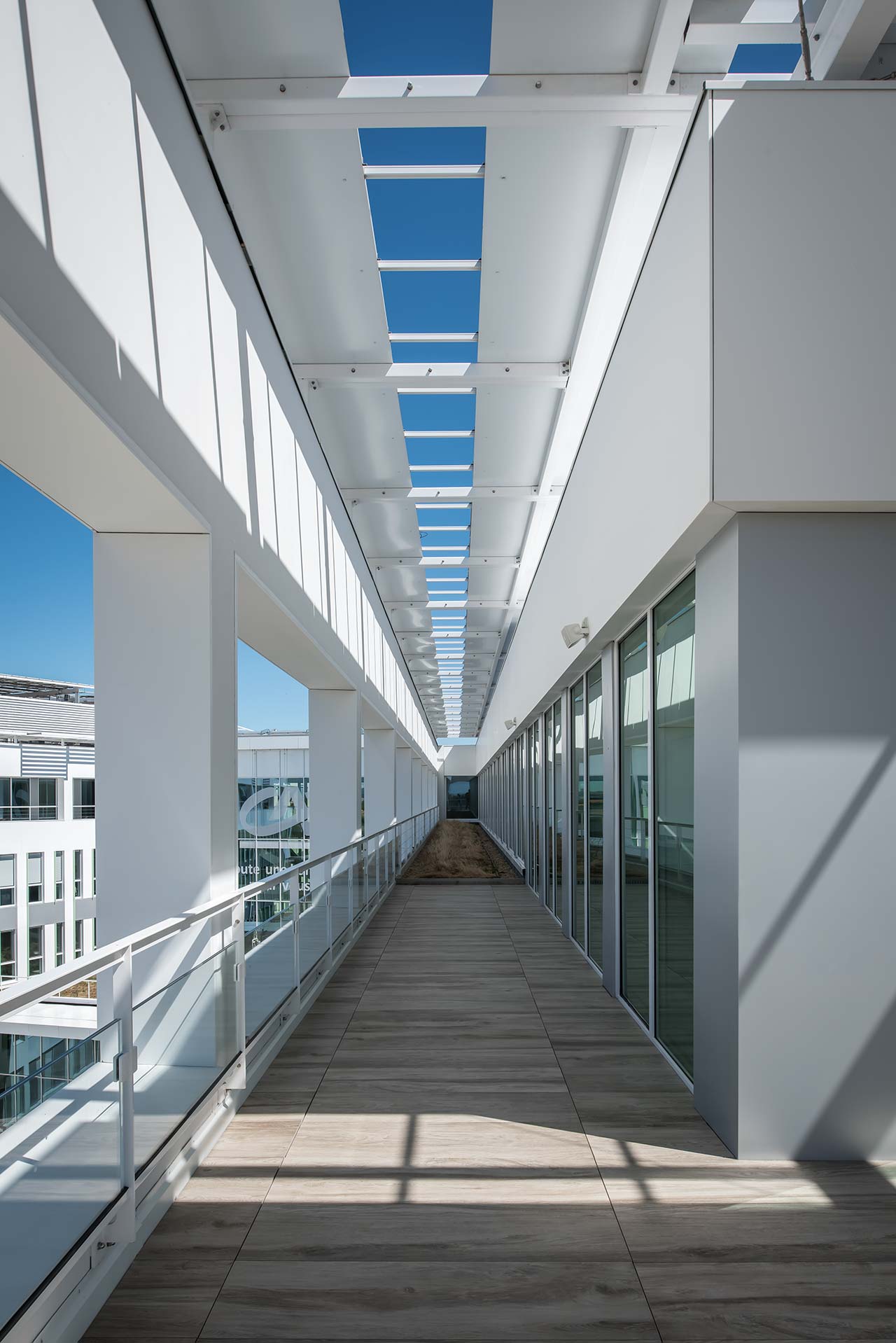 法国 Credit Agricole Poitou 企业总部,现代与古典的完美融合-11