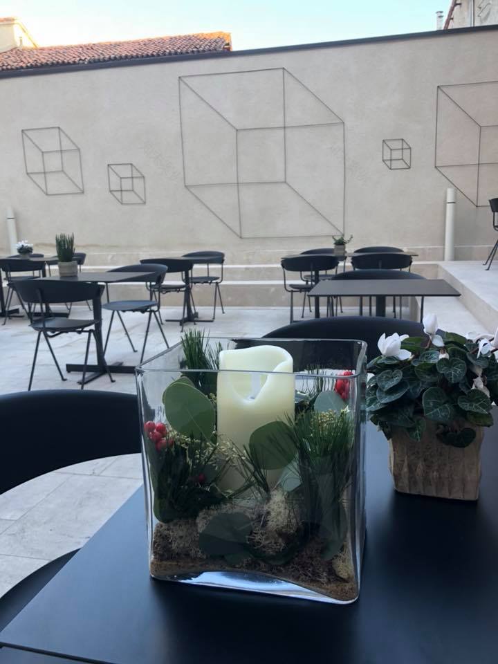 意大利百年酒厂变身复古咖啡馆-35