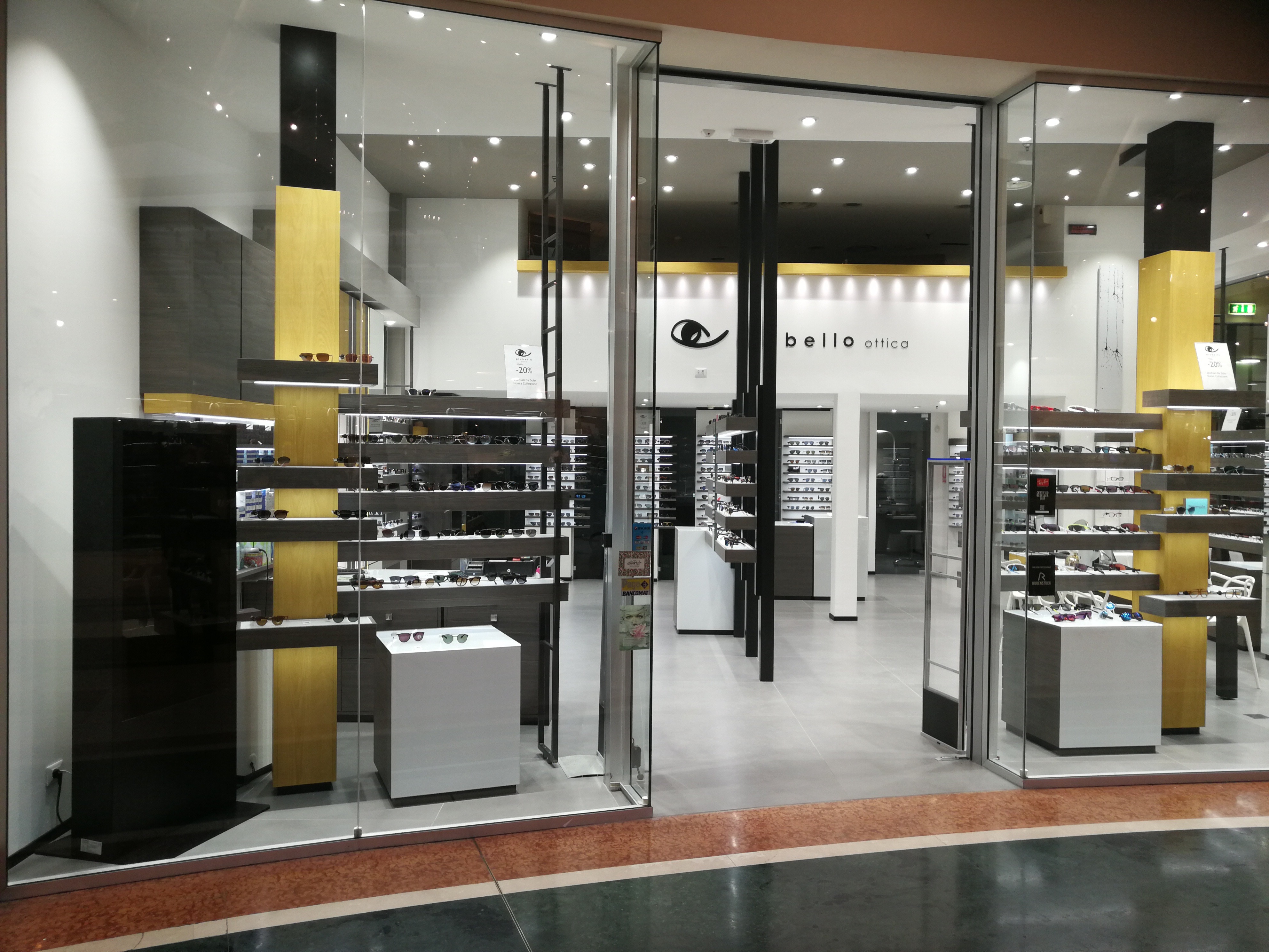 Ottica Piubello 购物中心的工业风设计-27