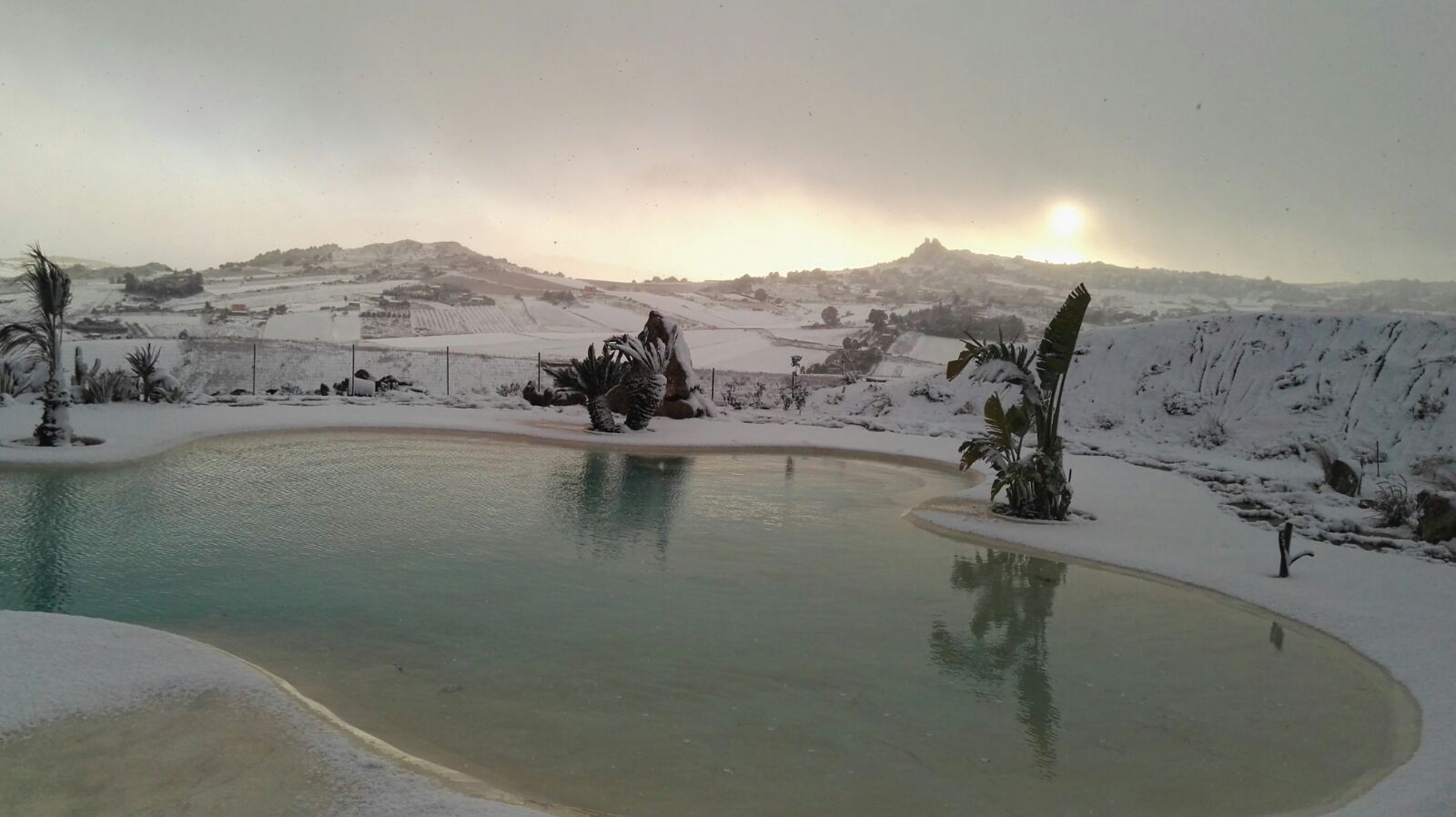 户外泳池打造梦幻家园-7