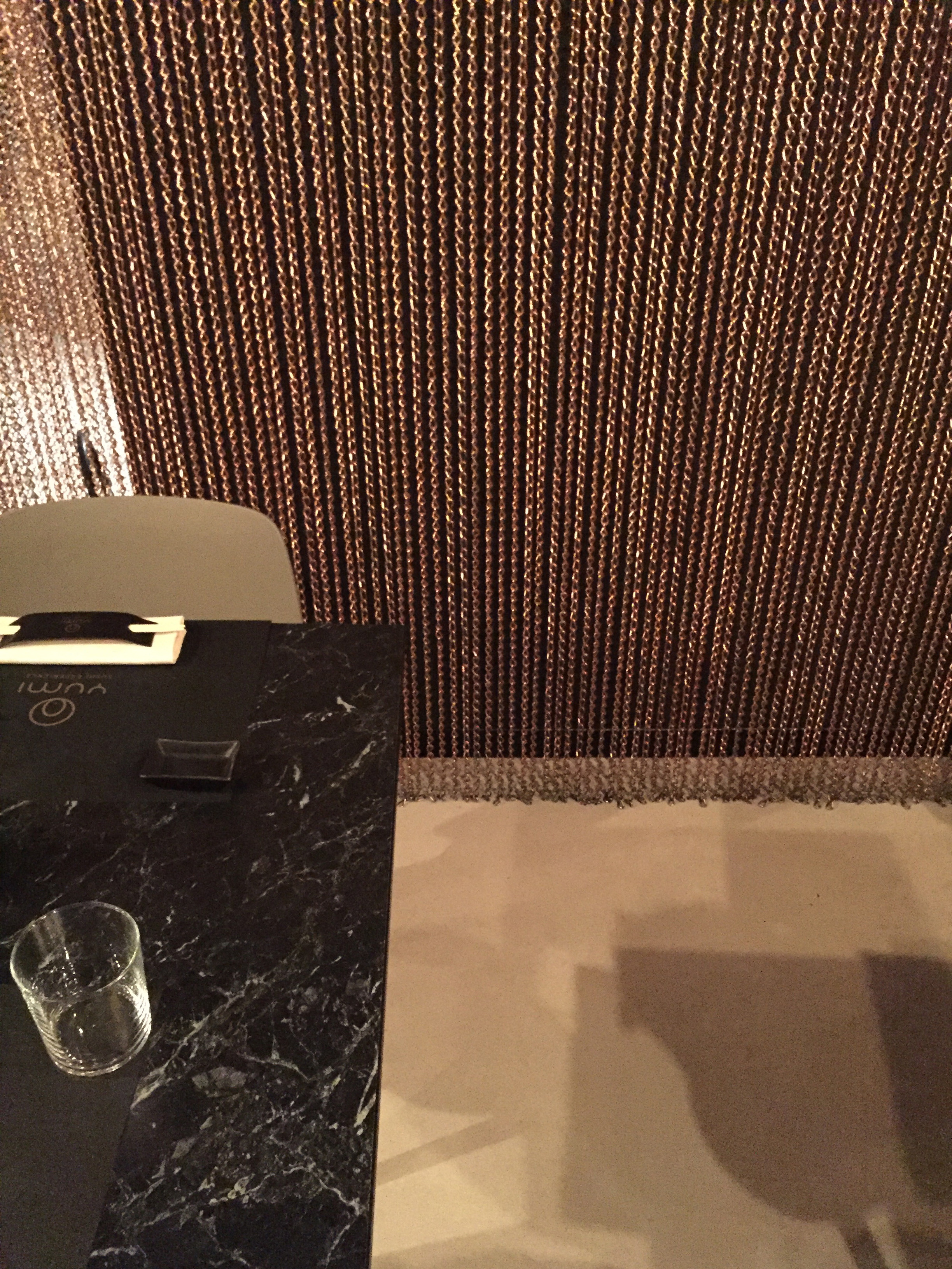 创意纸石纹卫生间，玫瑰金链条瓶架，惊艳的 YUMI 寿司体验-27