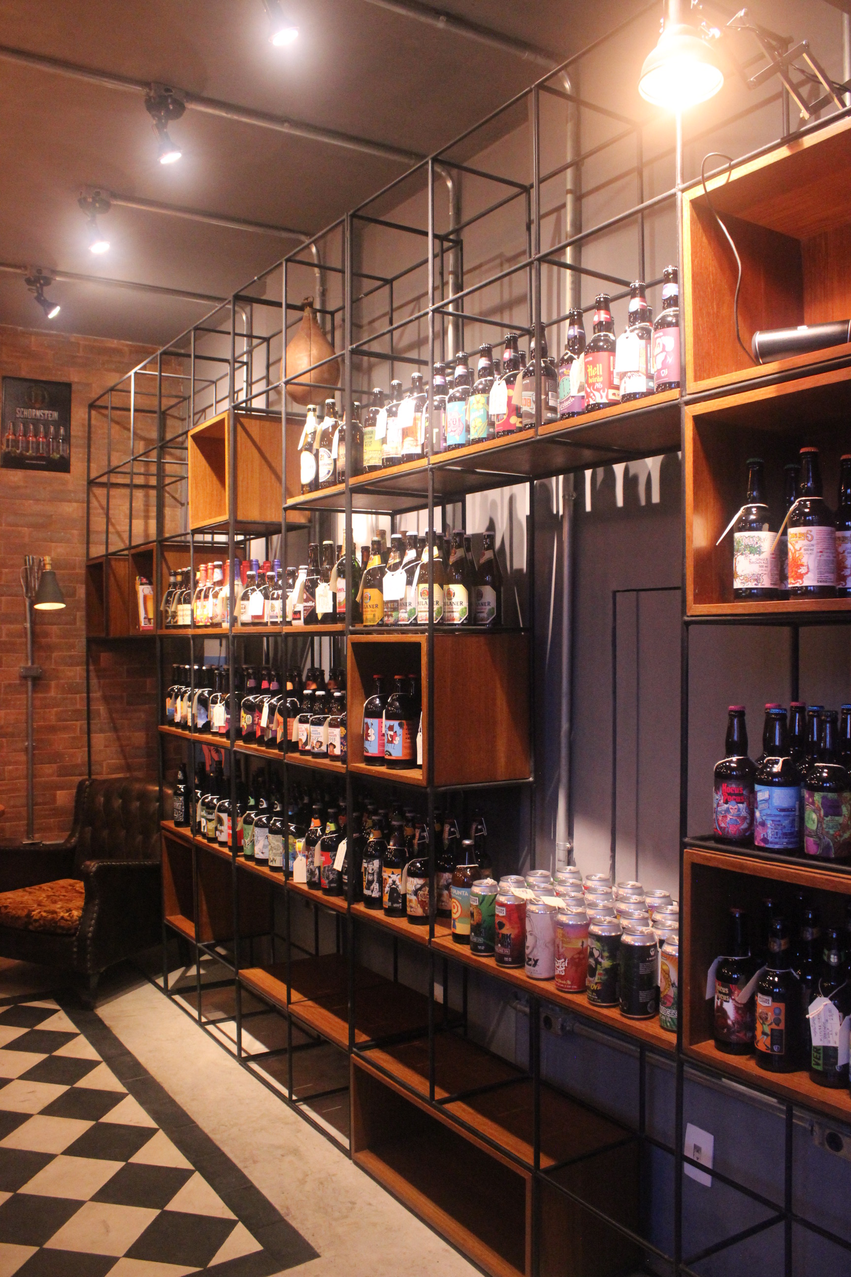 巴西 Madre Teresa 啤酒工坊——工业风展现个性与动态-2