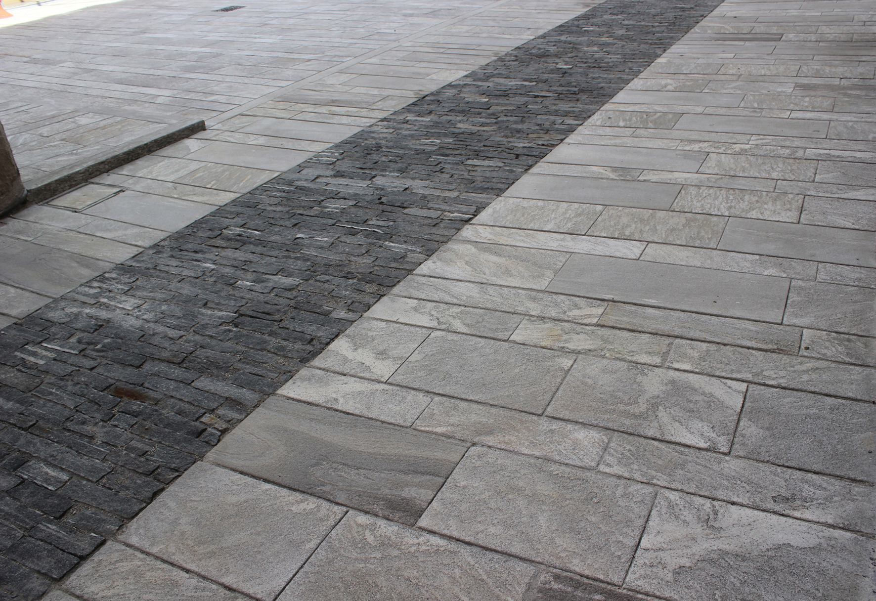 历史古镇巴切诺的中央广场重生与路径标识设计-6