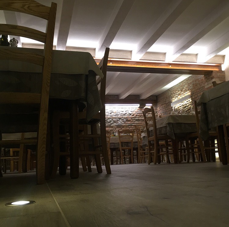 复古与现代的完美结合——意大利 Trattoria Da Giulia 餐厅设计-1