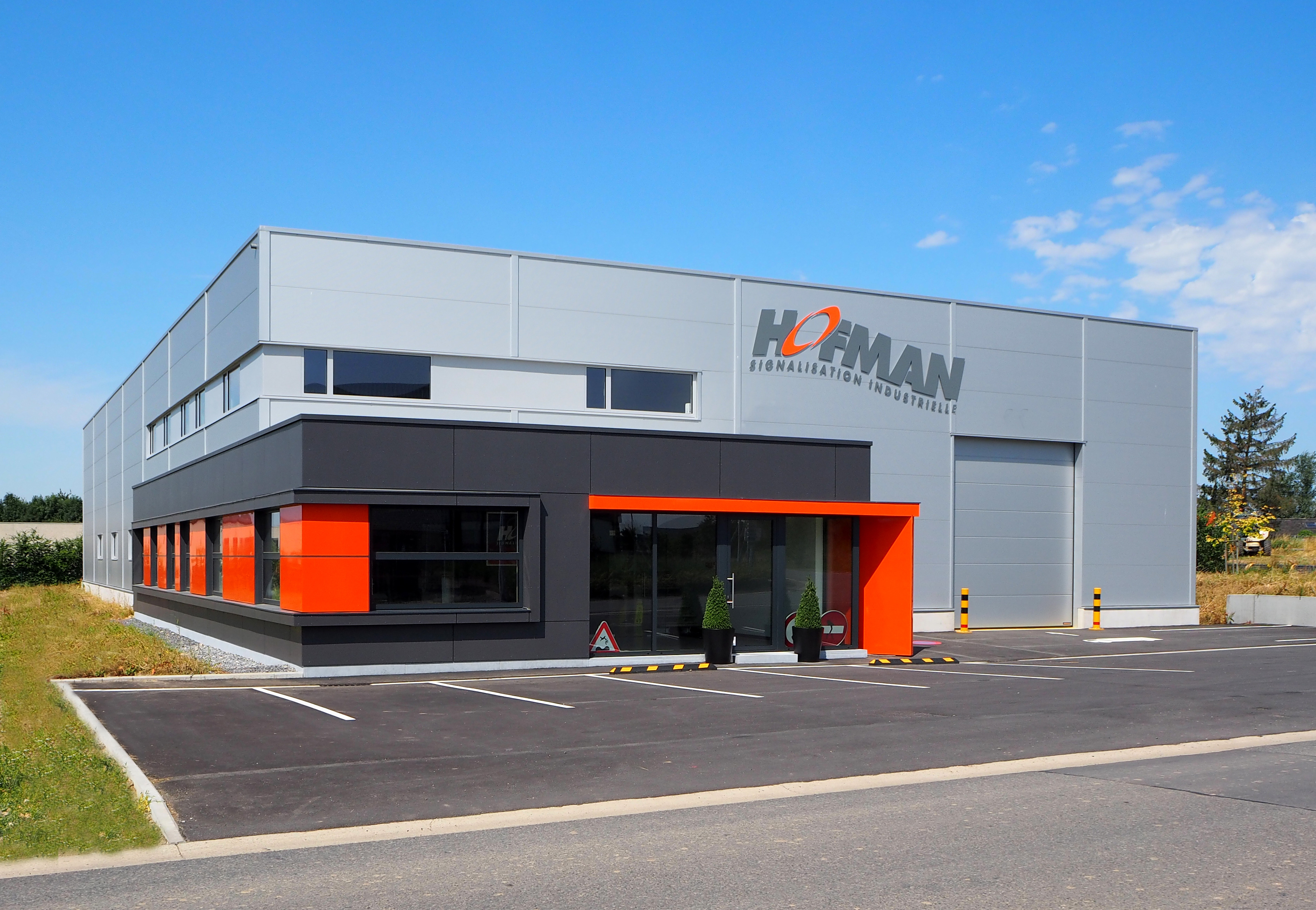 2015 年完成的 HOFMAN 信号标识总部设计-6