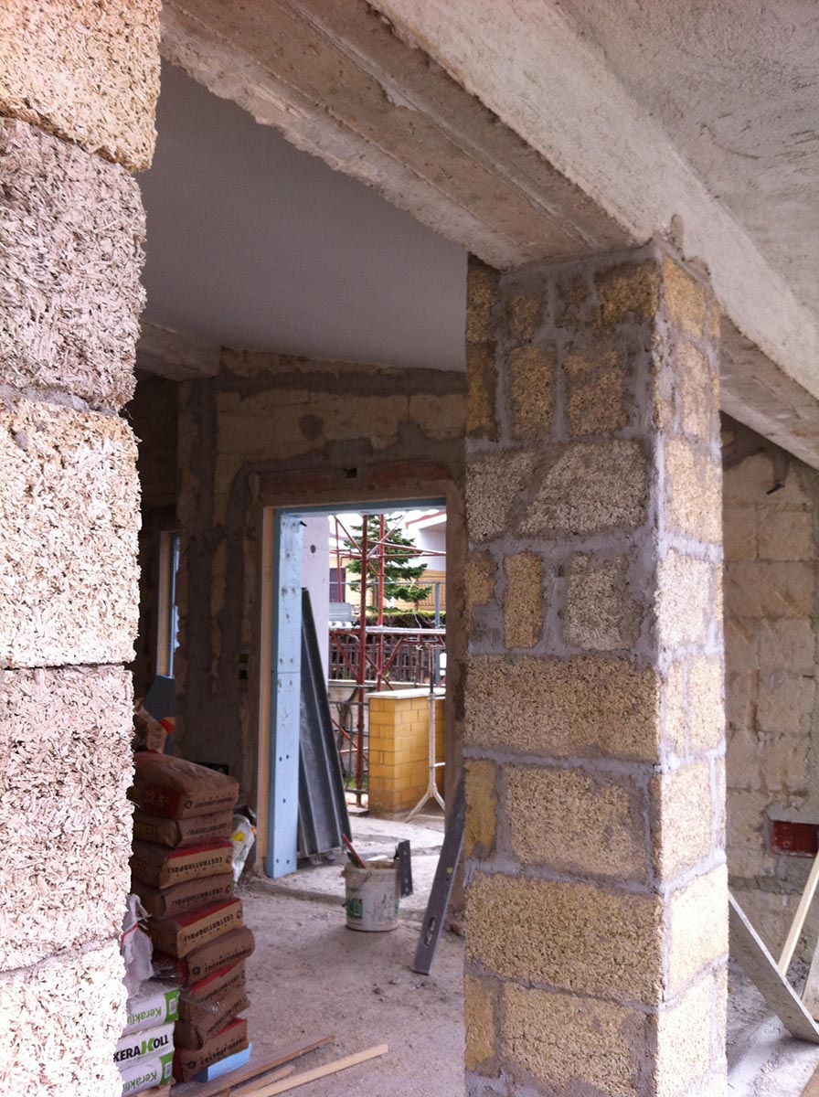 2013 年完成的意大利石灰与大麻节能住宅-19