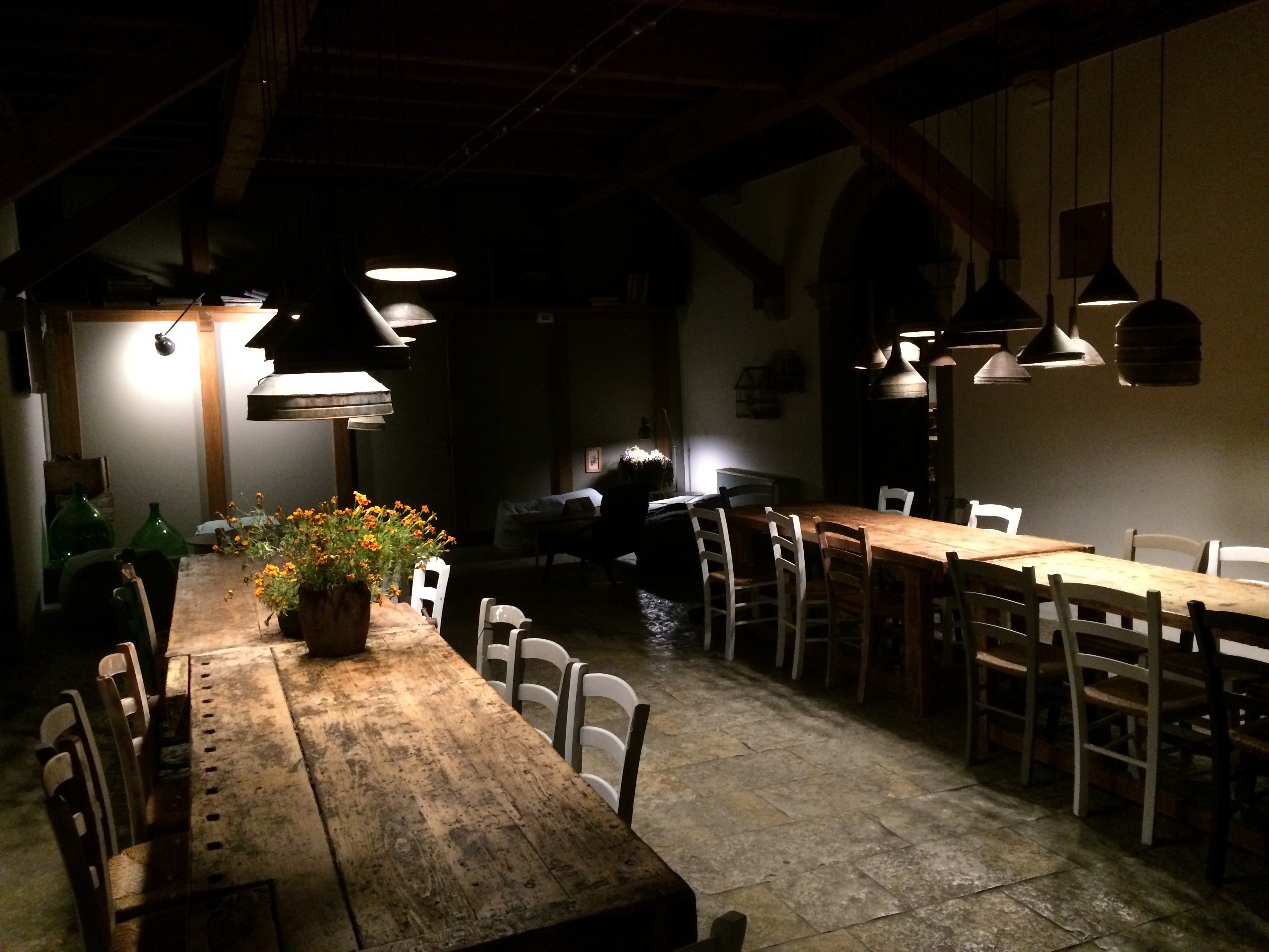 地窖酒吧“Dal Lendar”的复古与现代融合设计-4