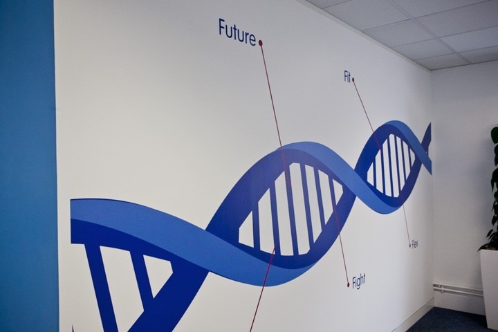 伦敦新办公室的创意品牌标识设计-4