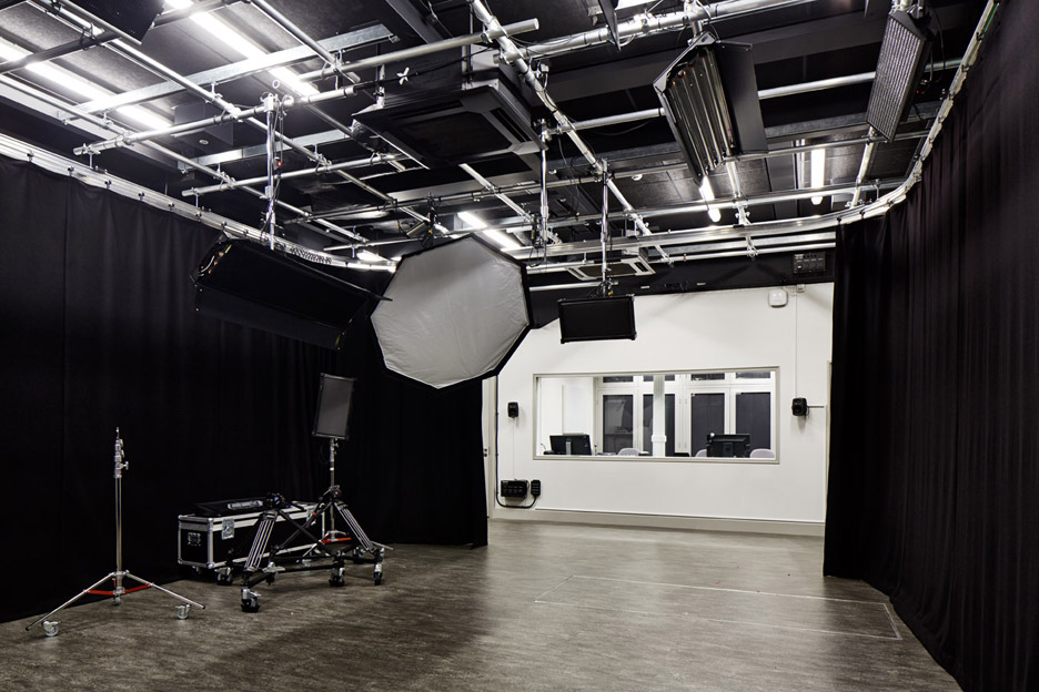 英国诺威治大学建筑艺术学院楼梯翻新-22