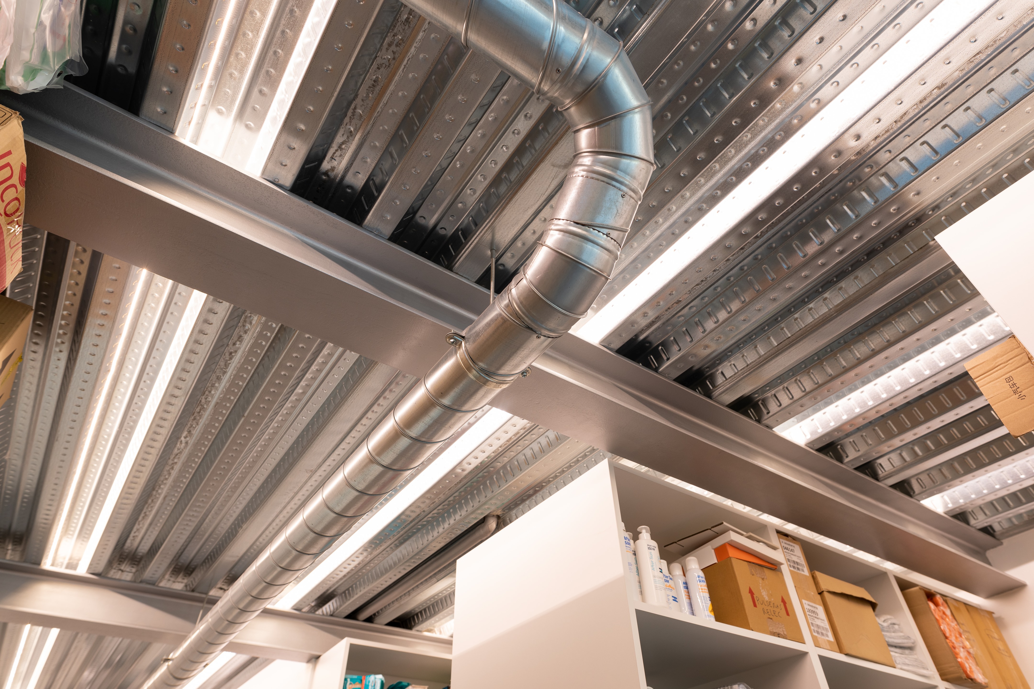 2018 年完成的 Manuel Barreira 药店改造-6