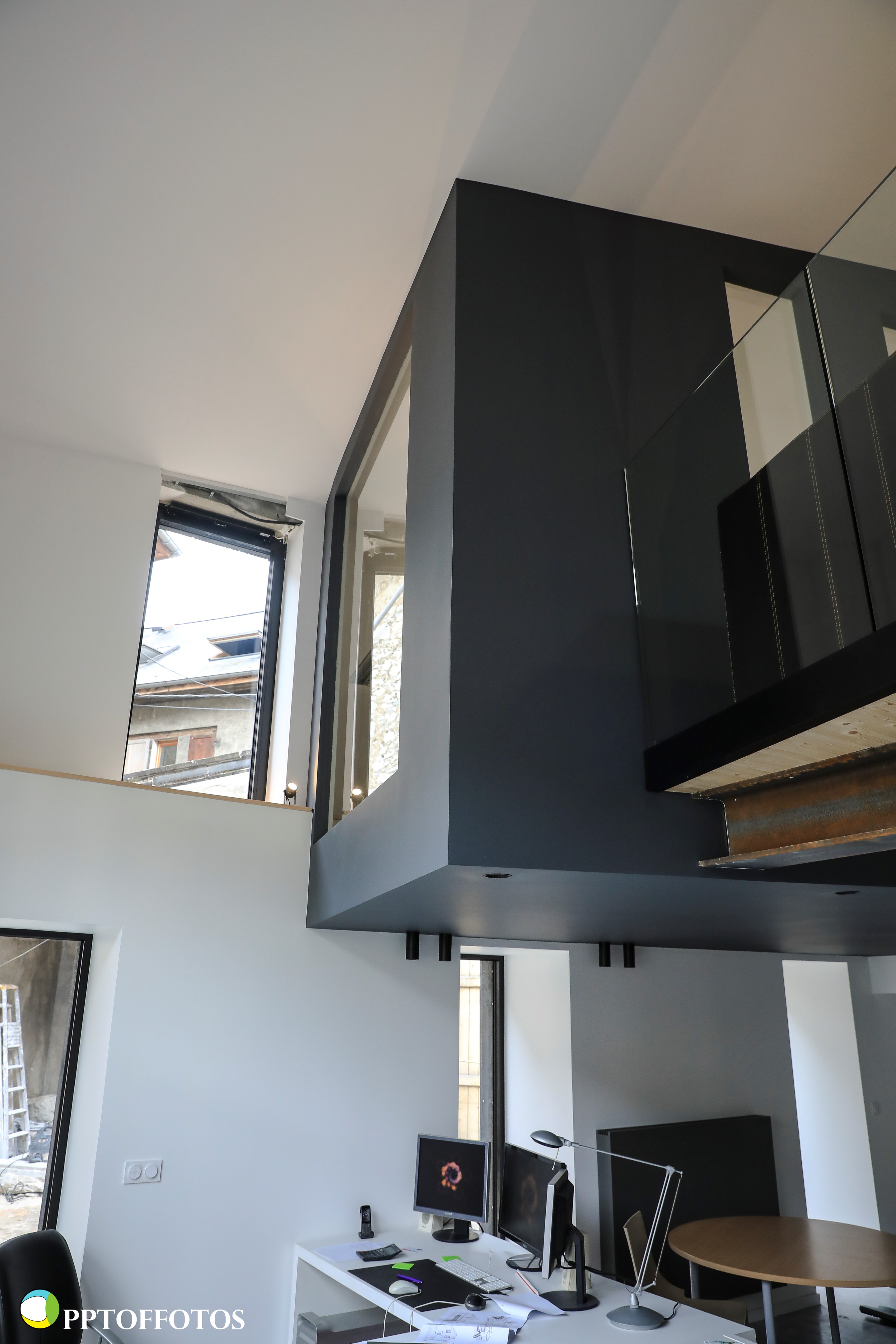 传统工坊风格办公室，内院采用 burnt cedar 技术-10