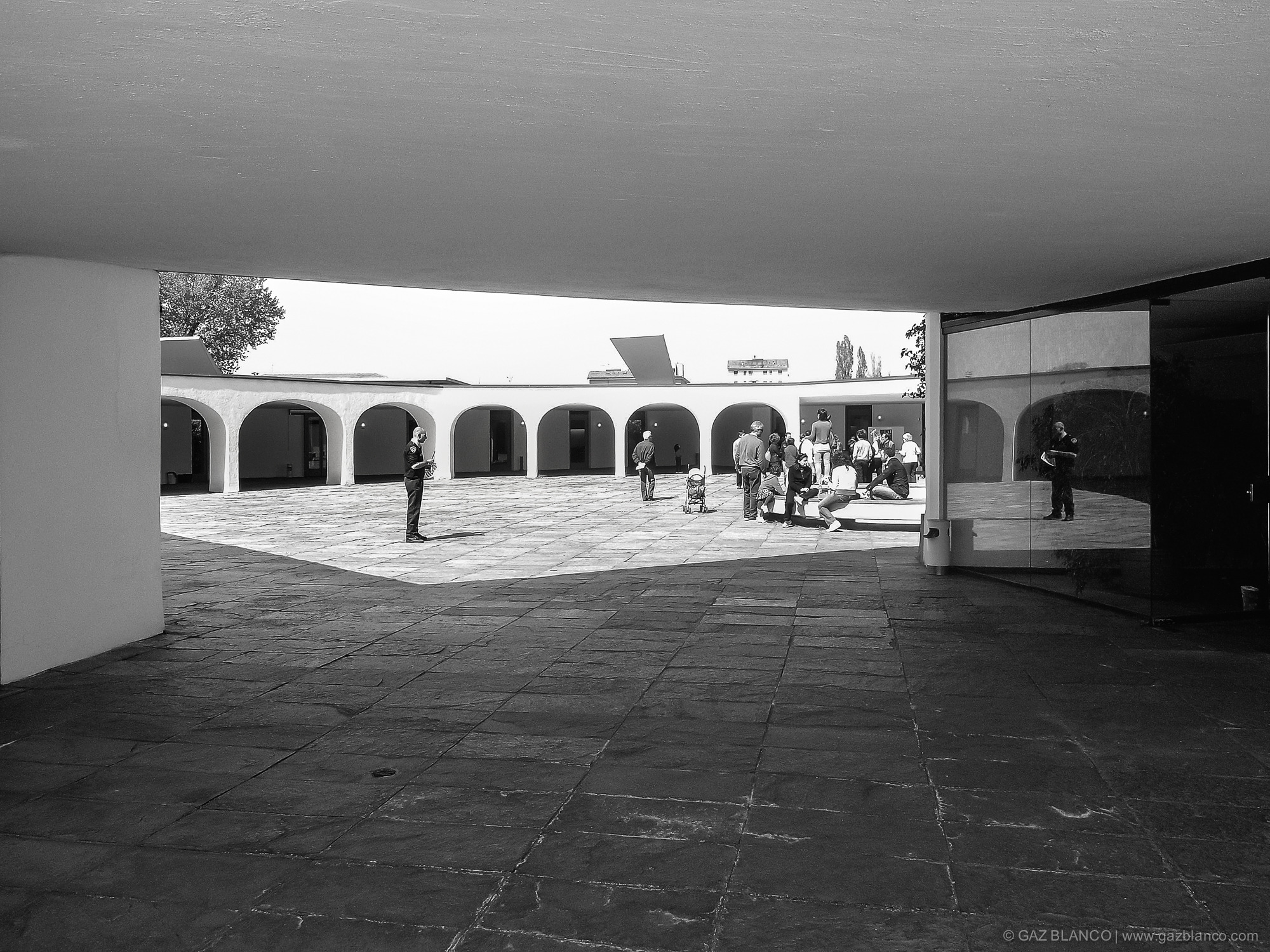 奥斯卡·尼迈耶的意大利 Mondadori 大厦 | 现代建筑的华美乐章-30