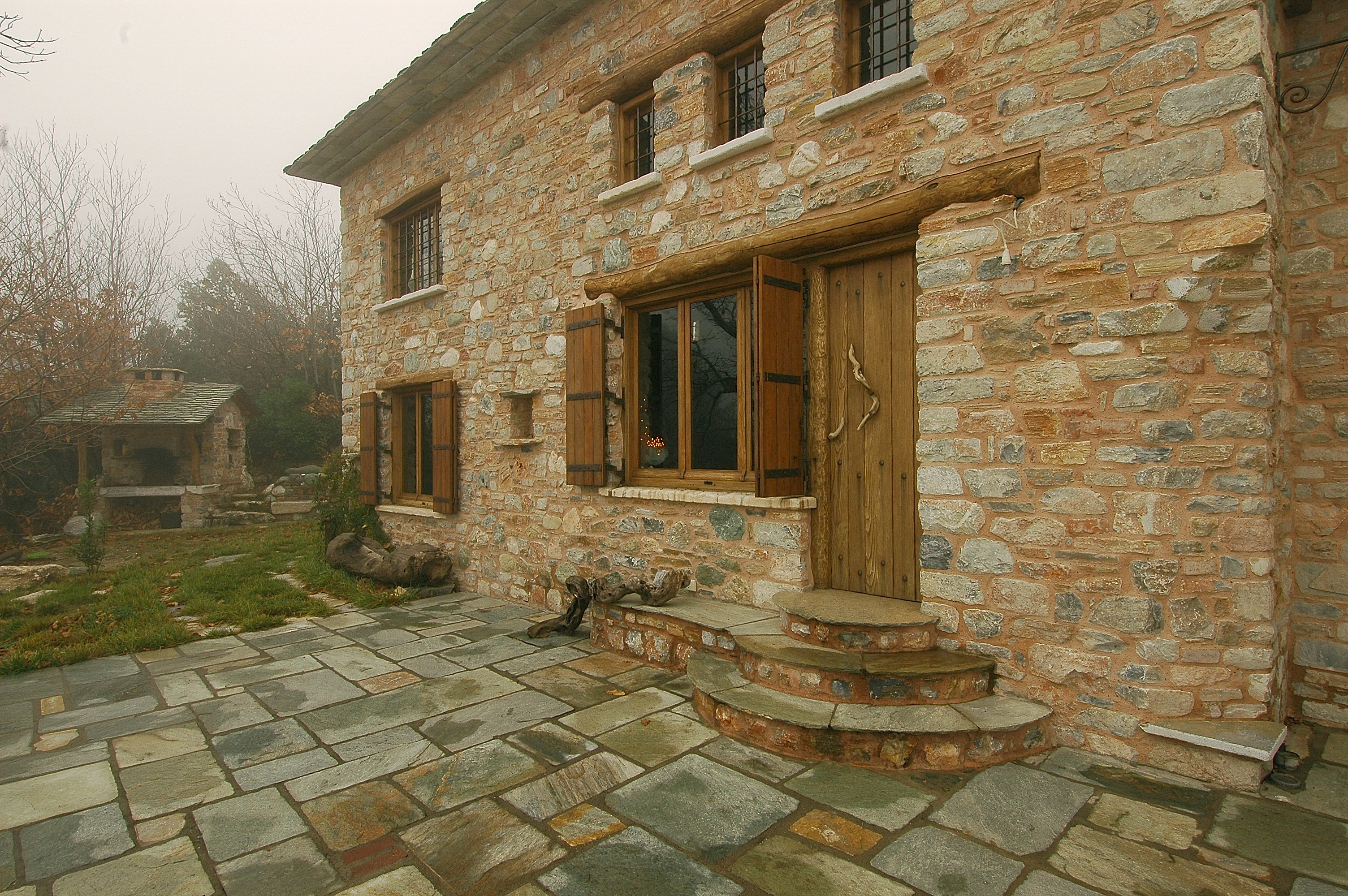 Pelion 山间混凝土石屋，融入自然的简约生活-74