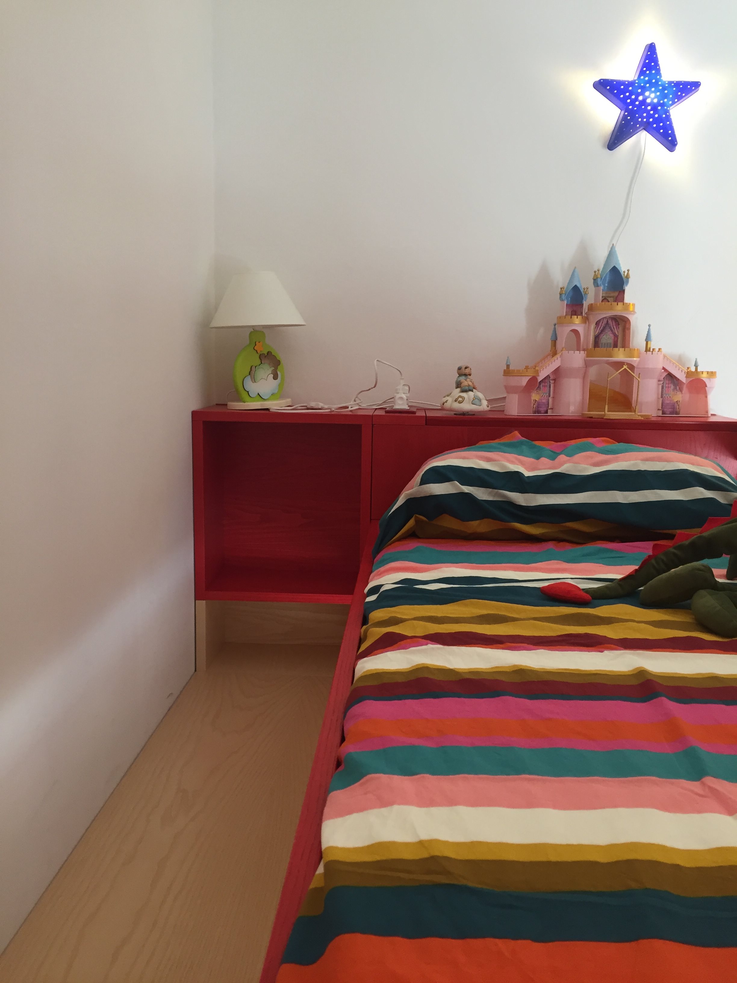 小空间大利用 | 3.5 米室内设计与双层床的完美融合-4