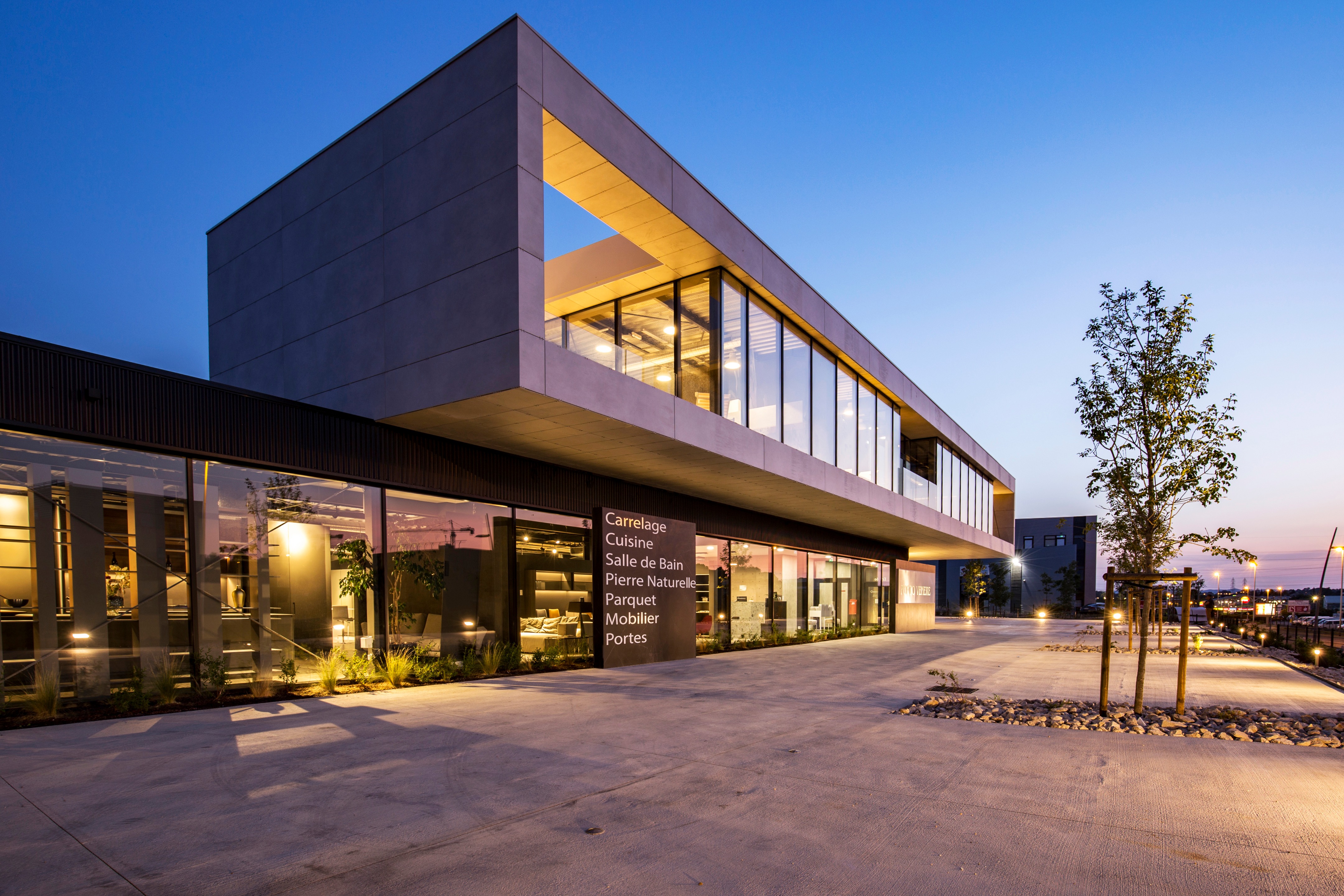 意式简约风 玻璃展示空间-13