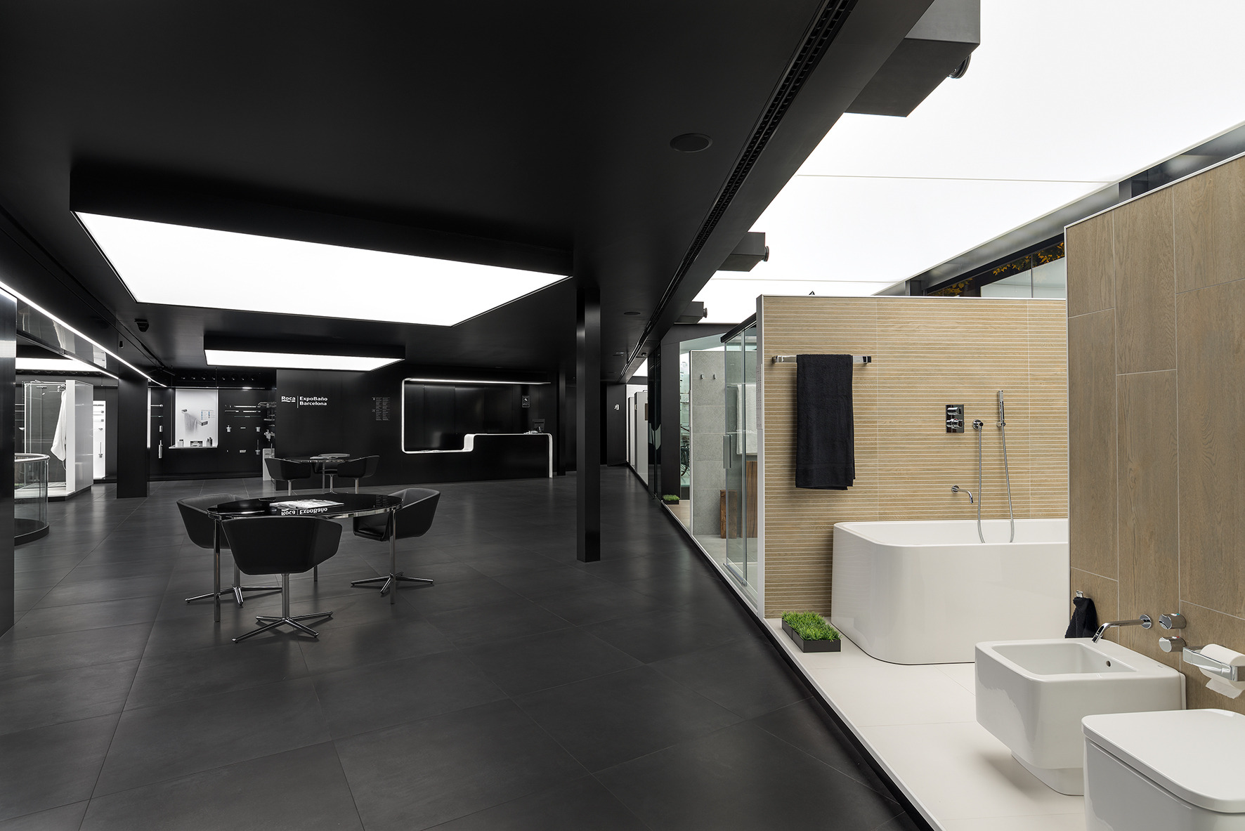 巴塞罗那 Roca 卫浴展示厅——自然光照的室内设计佳作-7