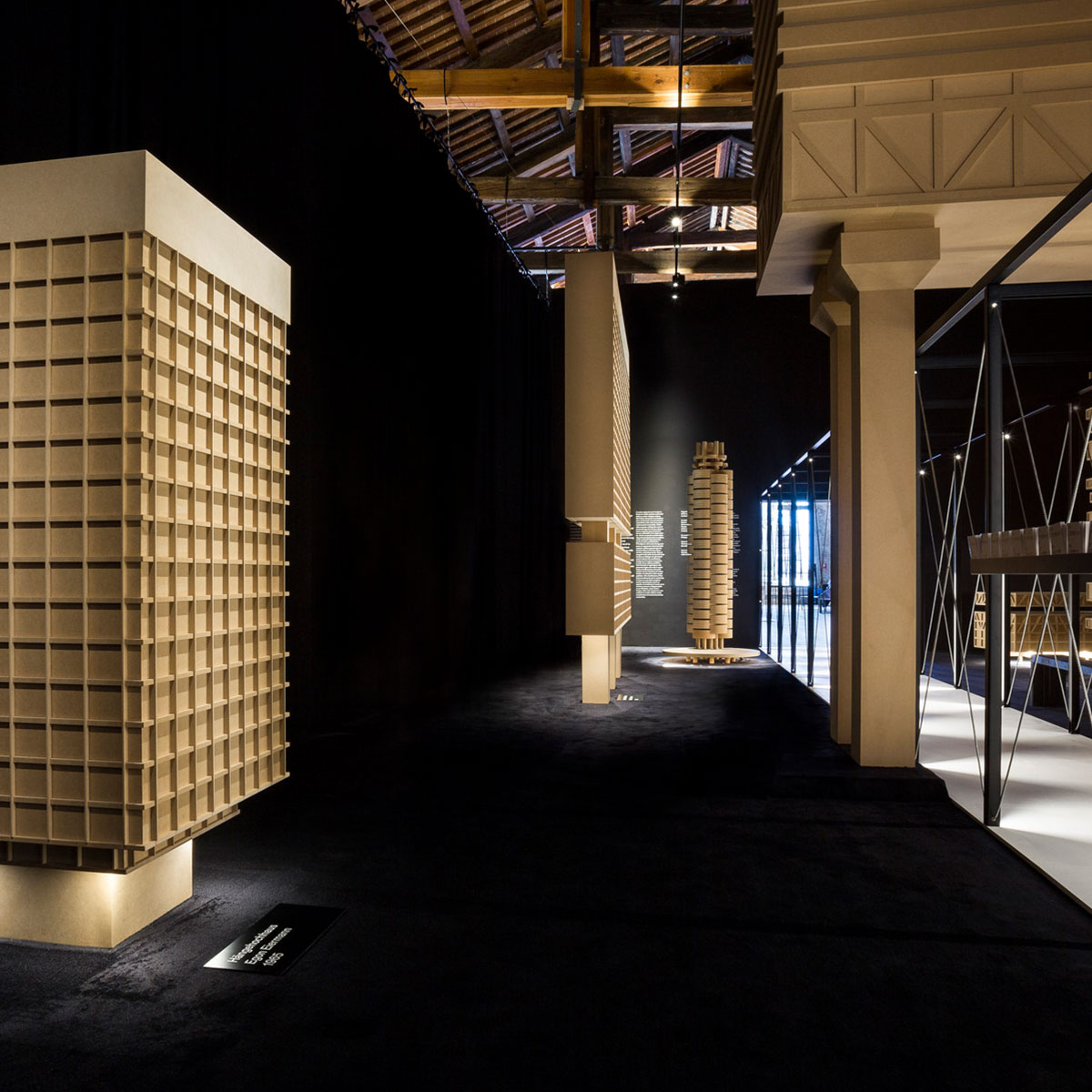 卢森堡馆 · 垂直建筑的公共土地私有化反思-3