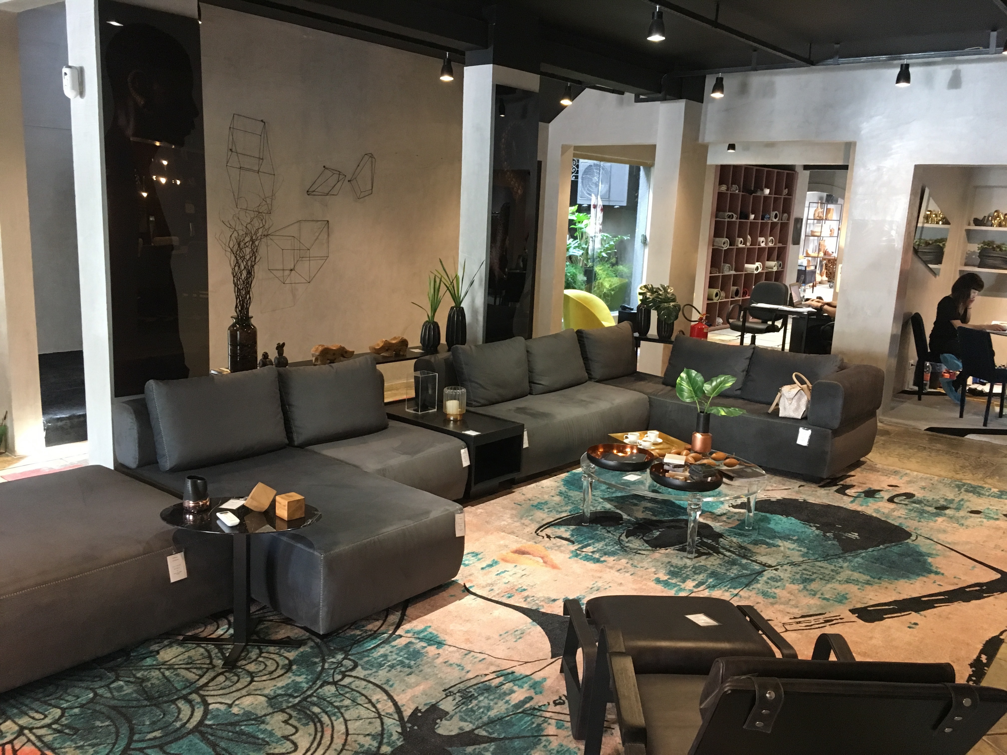 巴西旗舰家居店，打造独具特色的展示空间-0