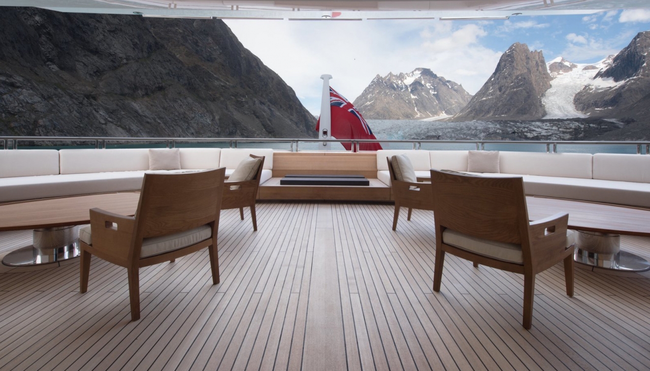 "Cloudbreak"号游艇 | 豪华室内设计与户外美景相得益彰-9