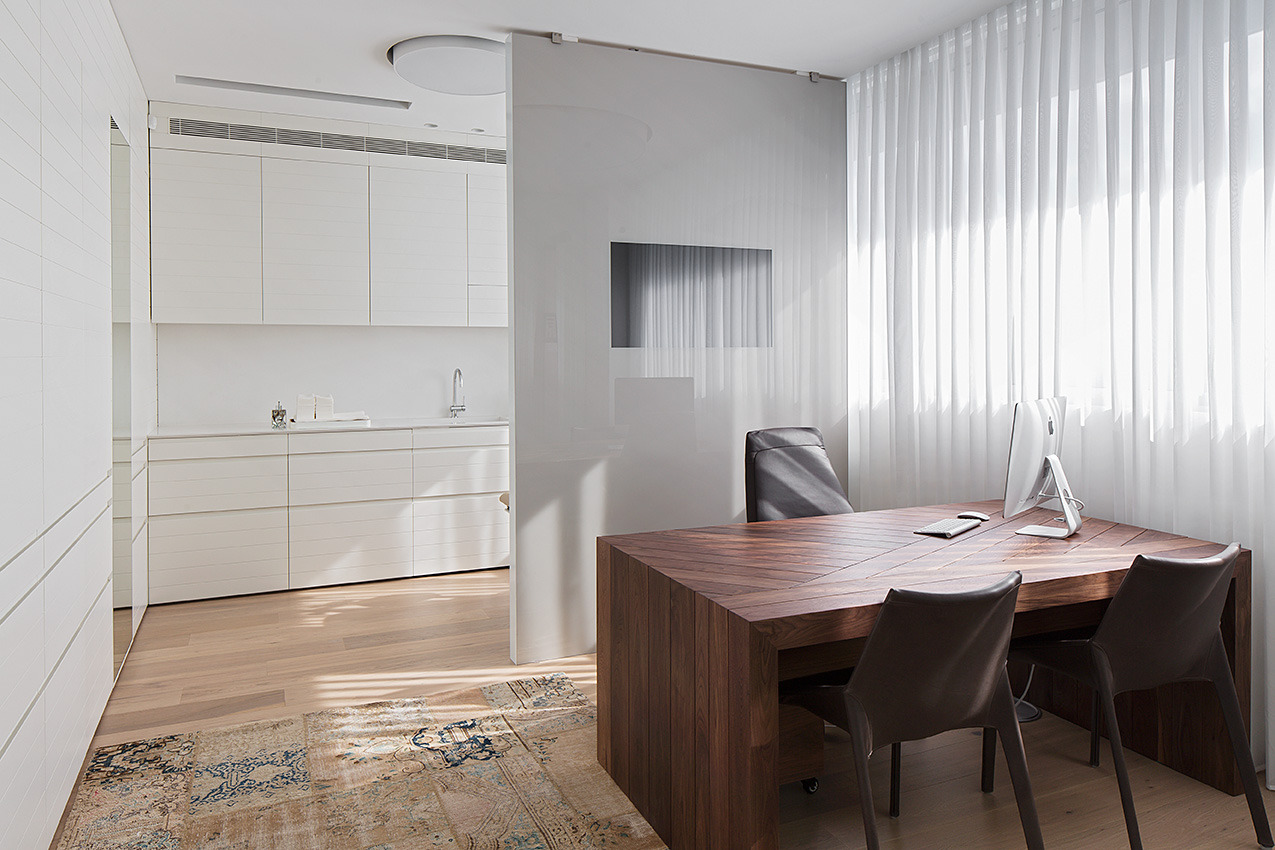 双层玻璃墙的整形诊所-3