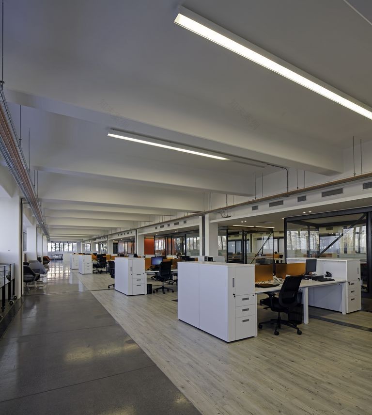 释放建筑潜能,打造高效现代办公空间-38