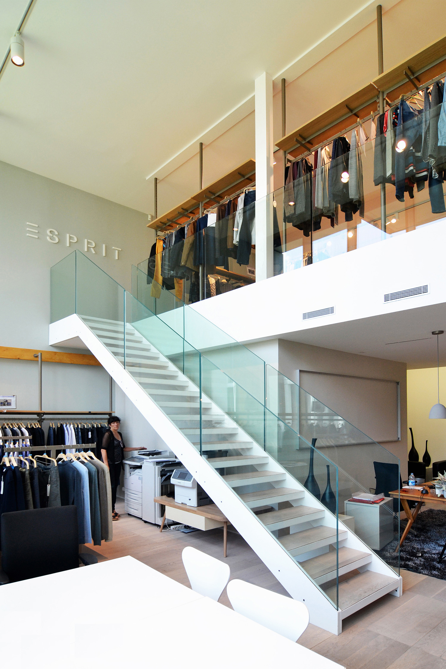 米兰 Navigli 区 2013 年完成的品牌展示空间设计-1