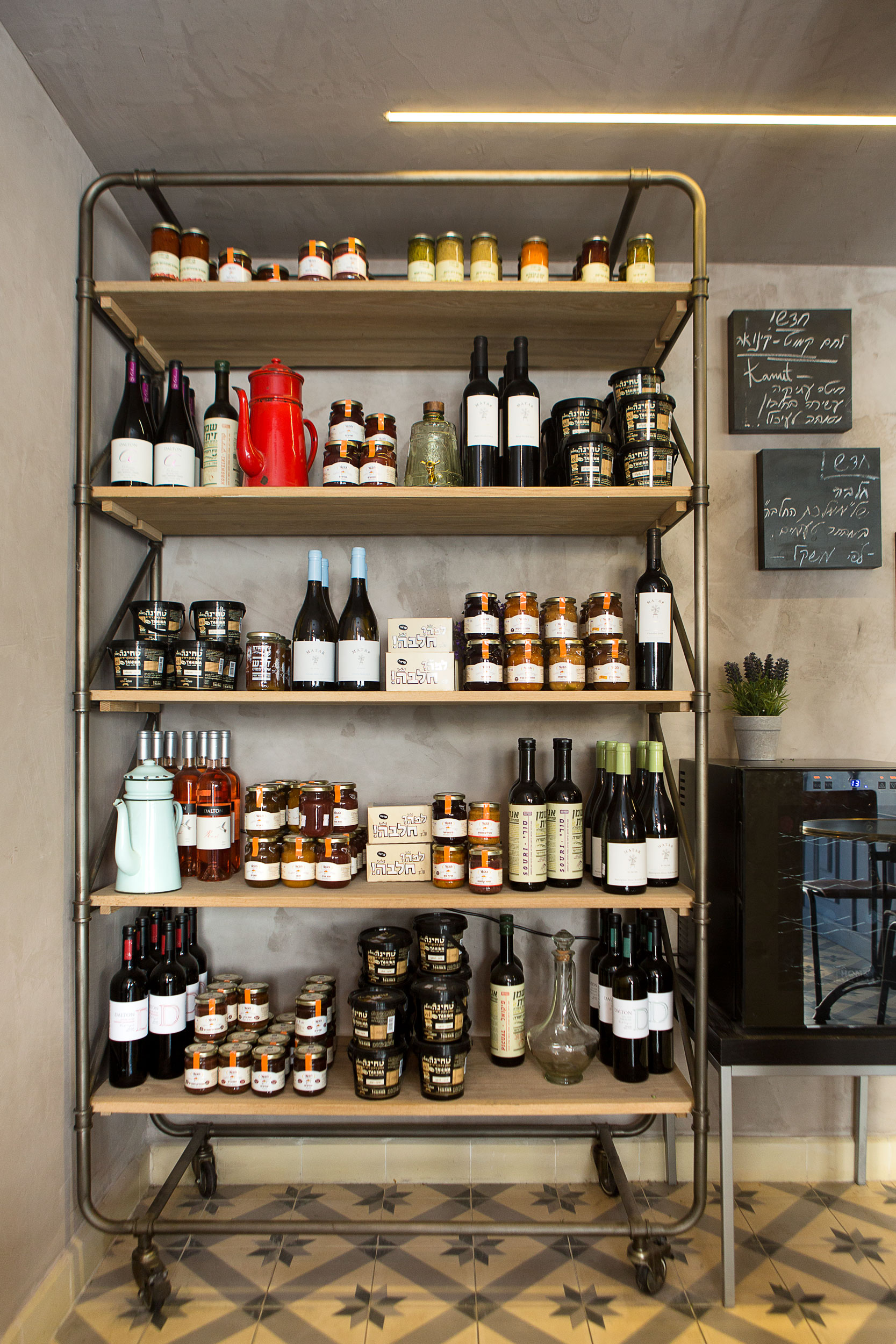 金属木质元素打造的现代烘焙咖啡厅-22