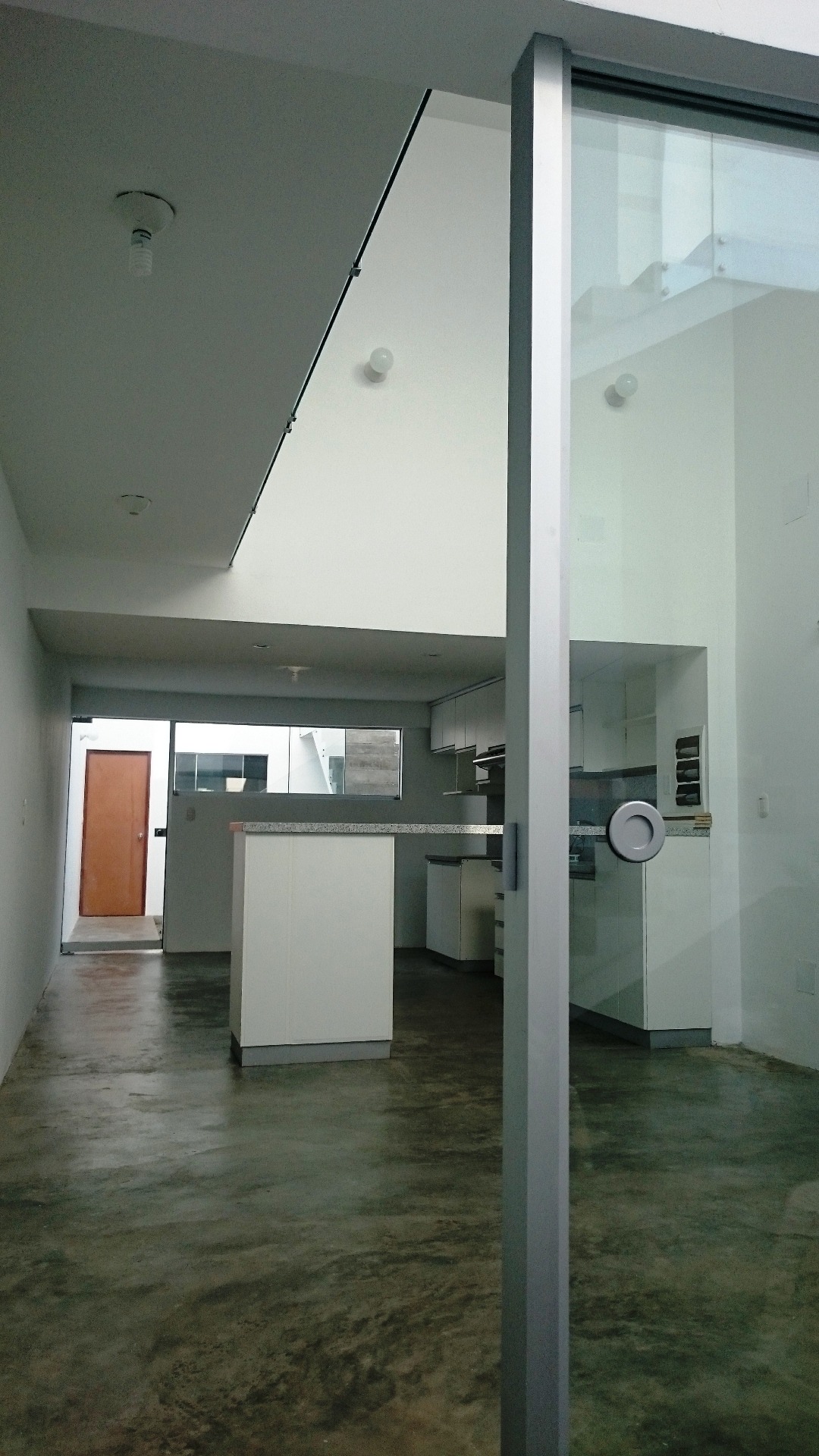 三面宽 3.7 米的空间魔法 | San Isidro 家庭住宅-2