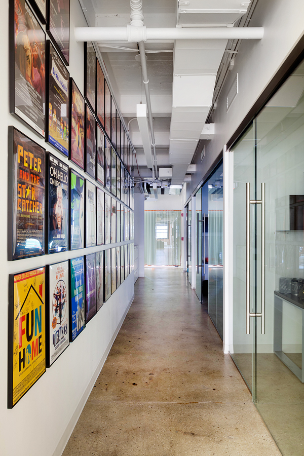 糖果工厂变戏剧新家，321 剧院管理公司的创意办公室设计-5