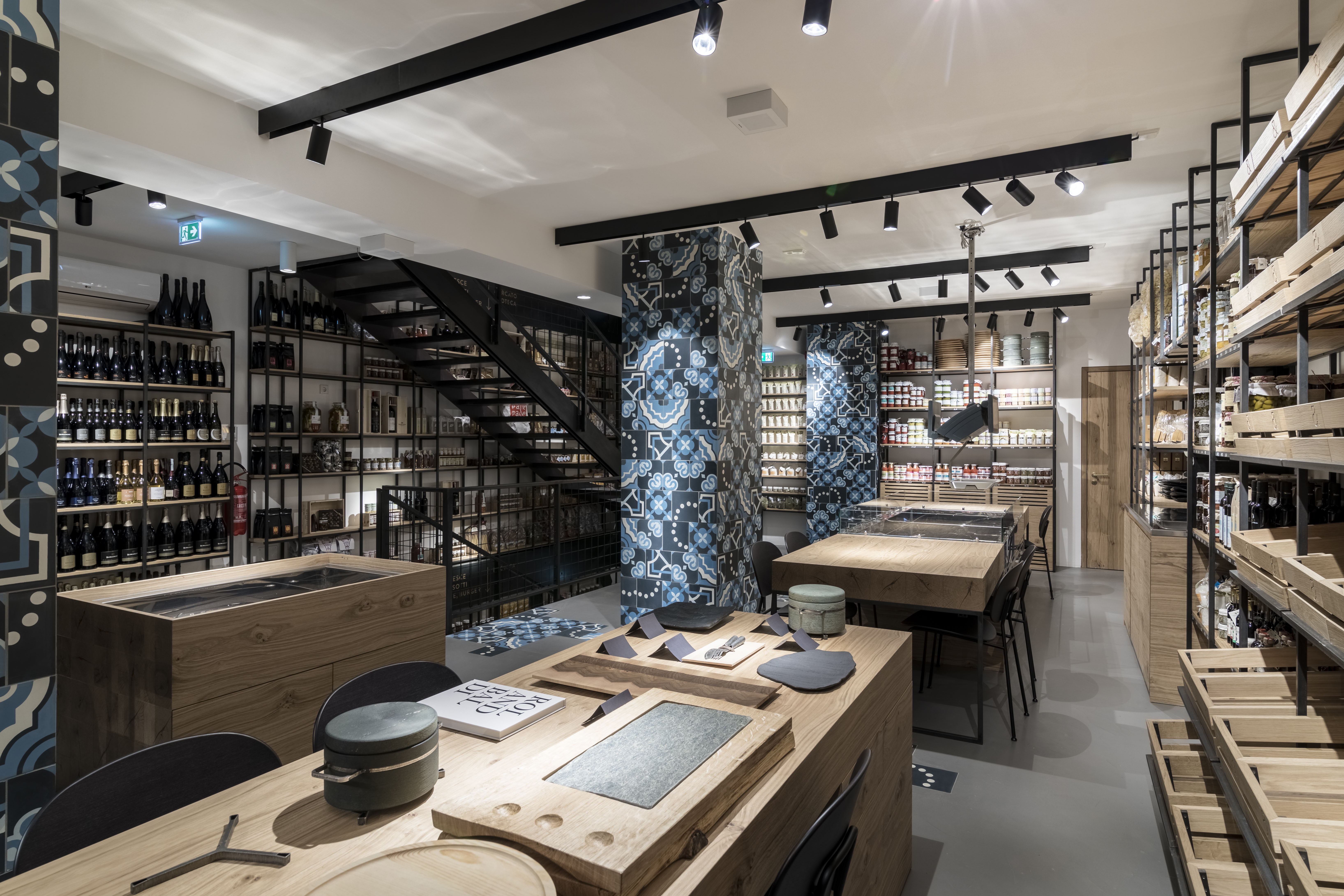 意大利餐厅市场酒庄 | 融合与创新的美食体验空间-31