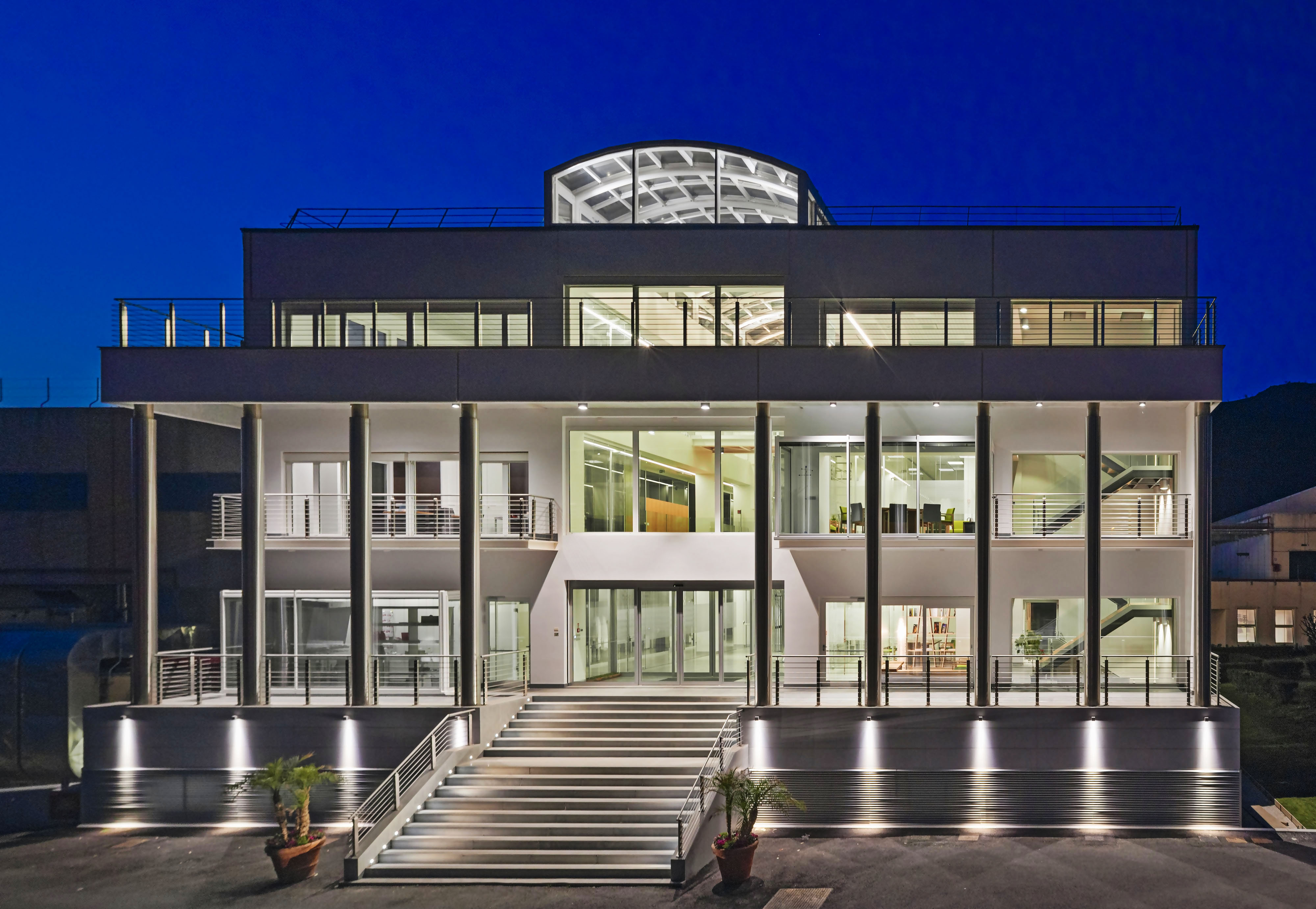 Mauro 印刷厂办公楼 | 现代办公空间的和谐融合-2