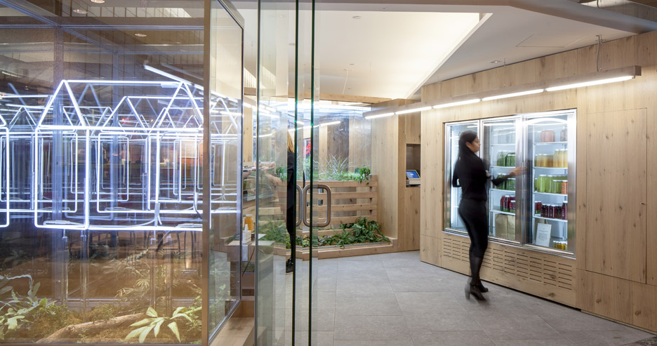 千克工作室为多伦多果汁吧设计雪松内饰-11